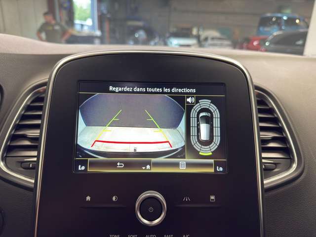 Renault Scenic — photo 16