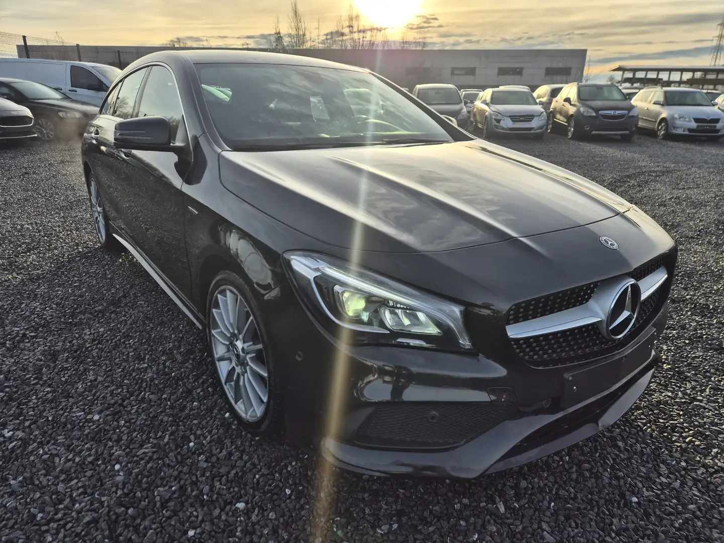 Mercedes-Benz CLA 180 d BE Edition//MARCHAND OU EXPORT// Noir - 1