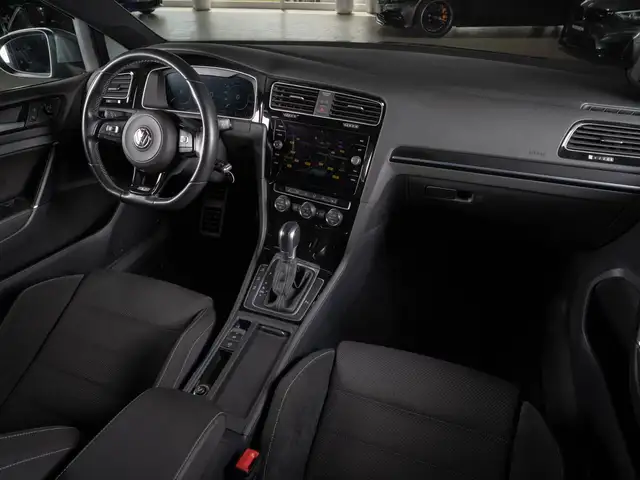 Volkswagen Golf view 13