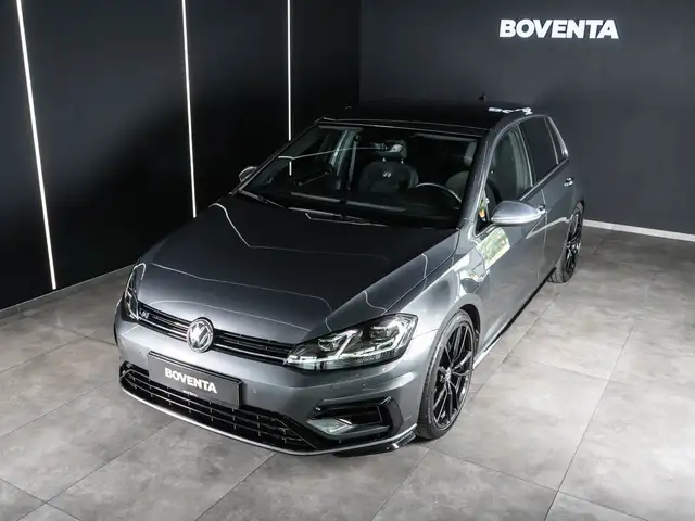 Volkswagen Golf view 3