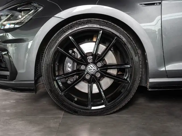 Volkswagen Golf view 4