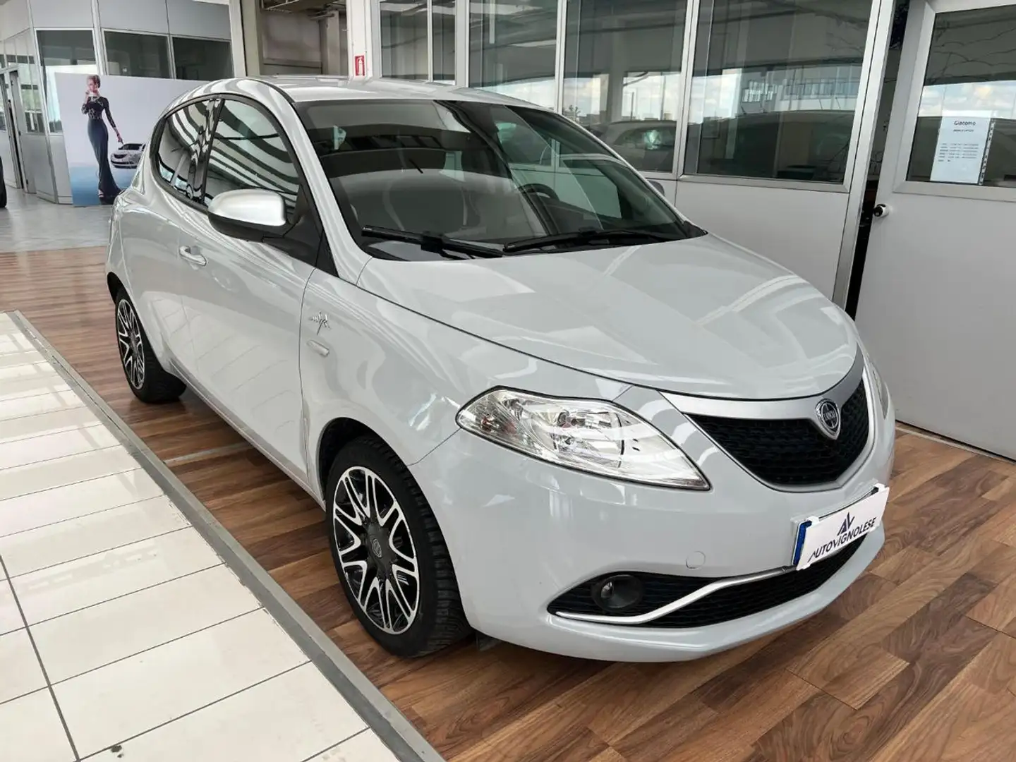 Lancia Ypsilon 1.2 69 CV 5 porte Mya-Uniproprietaria come nuova Grigio - 1