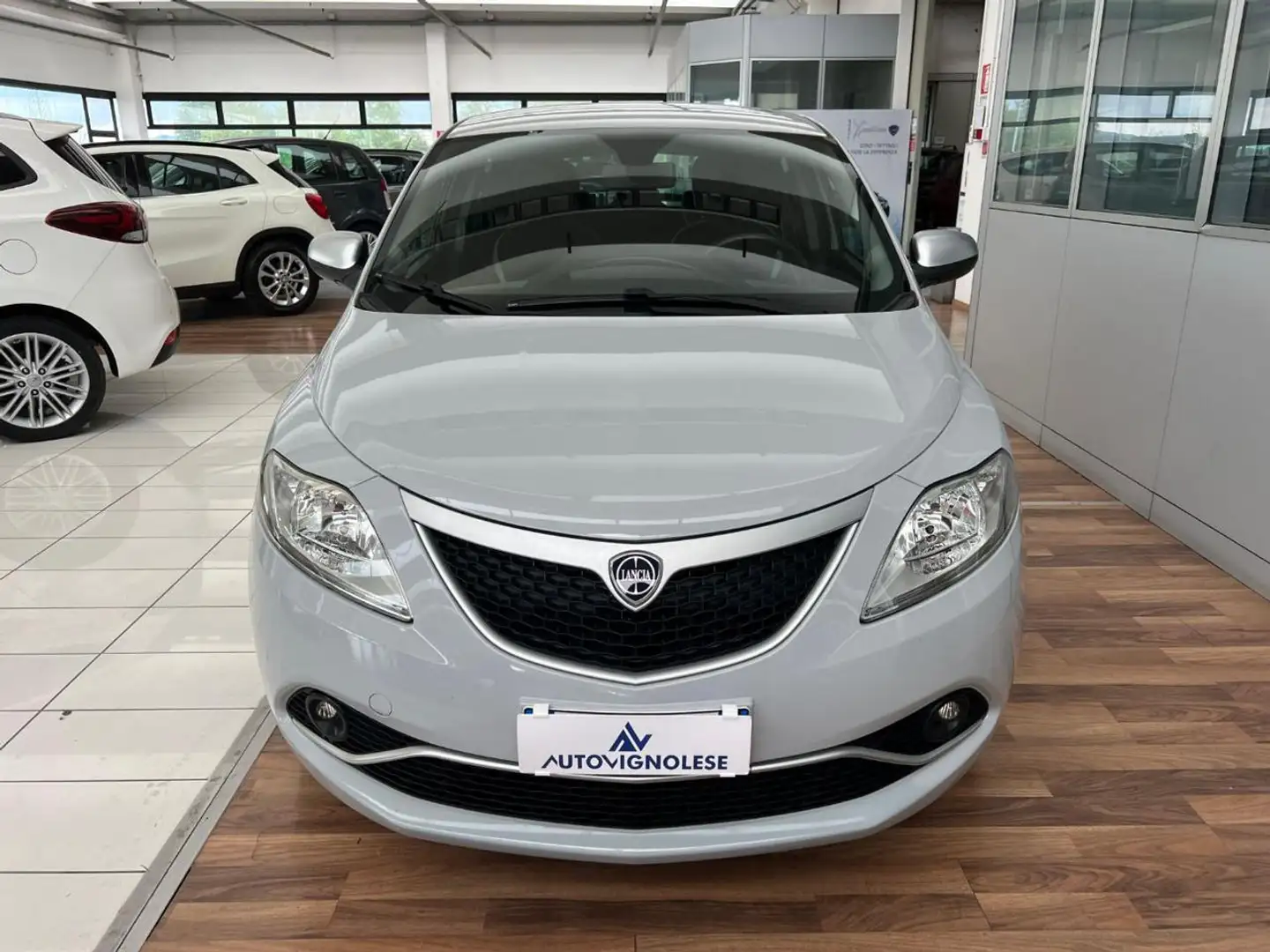 Lancia Ypsilon 1.2 69 CV 5 porte Mya-Uniproprietaria come nuova Grigio - 2