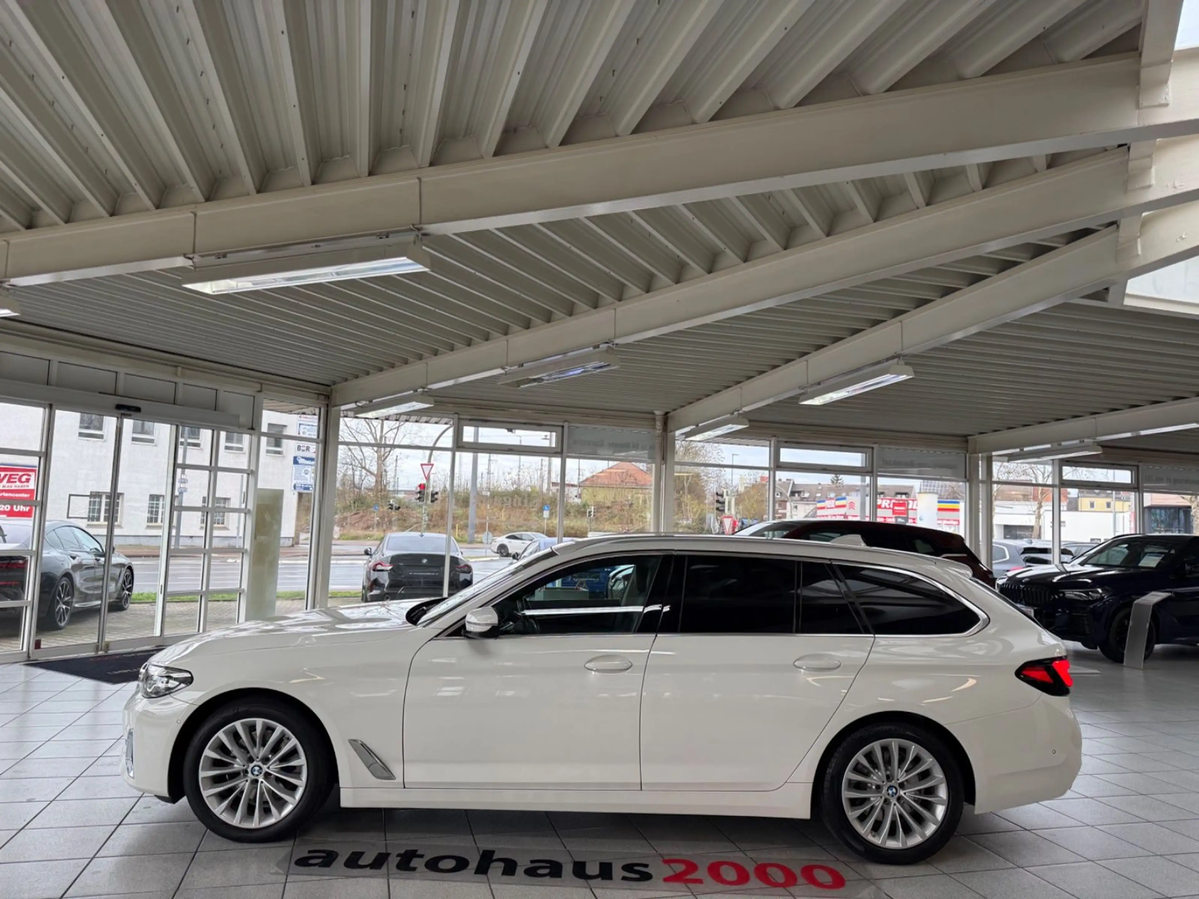 BMW 520 d xDrive Luxury Line AUT./LED/CAM/H&K/MASSAGE — photo 5