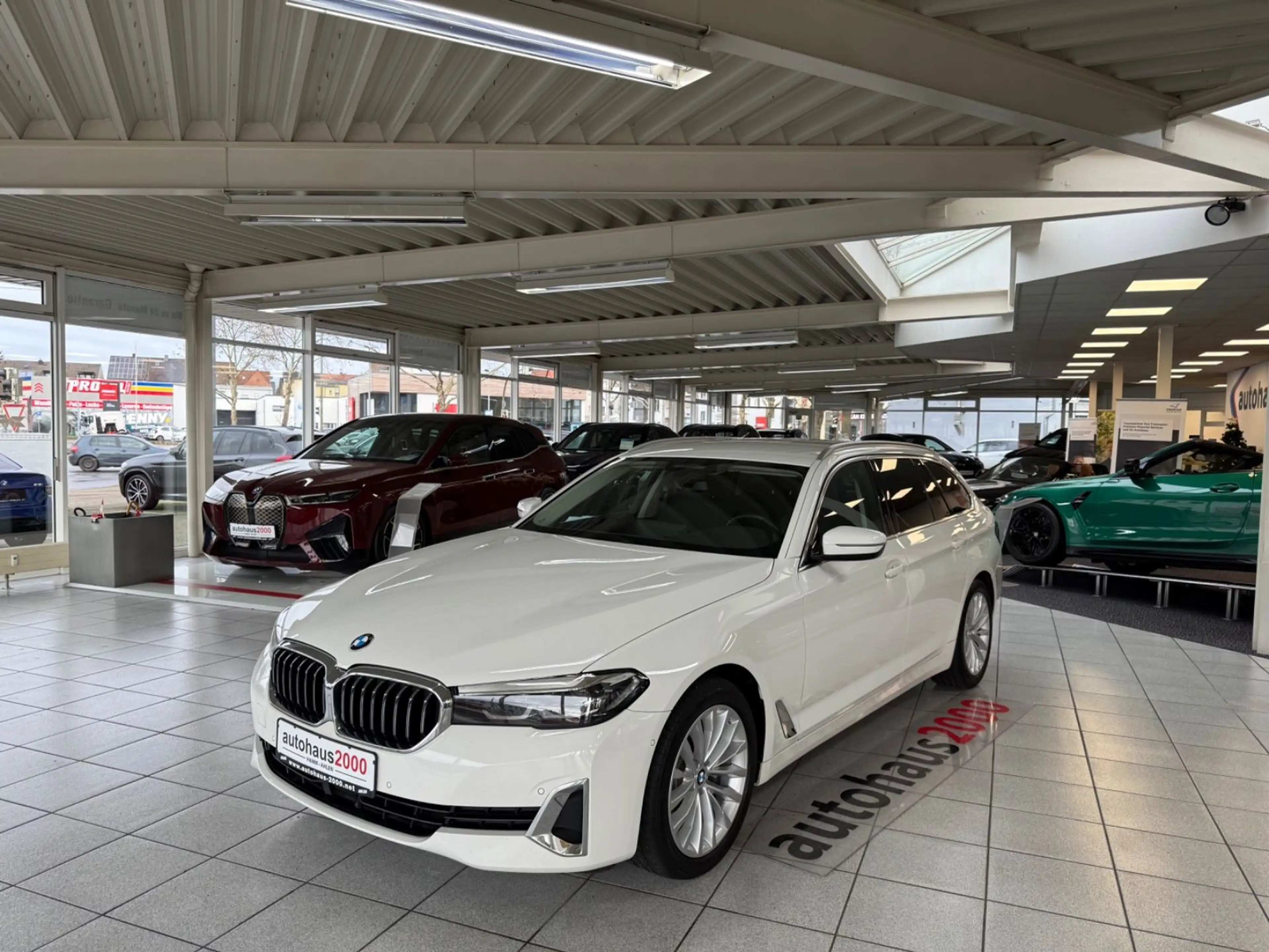 BMW 520 d xDrive Luxury Line AUT./LED/CAM/H&K/MASSAGE — photo 4