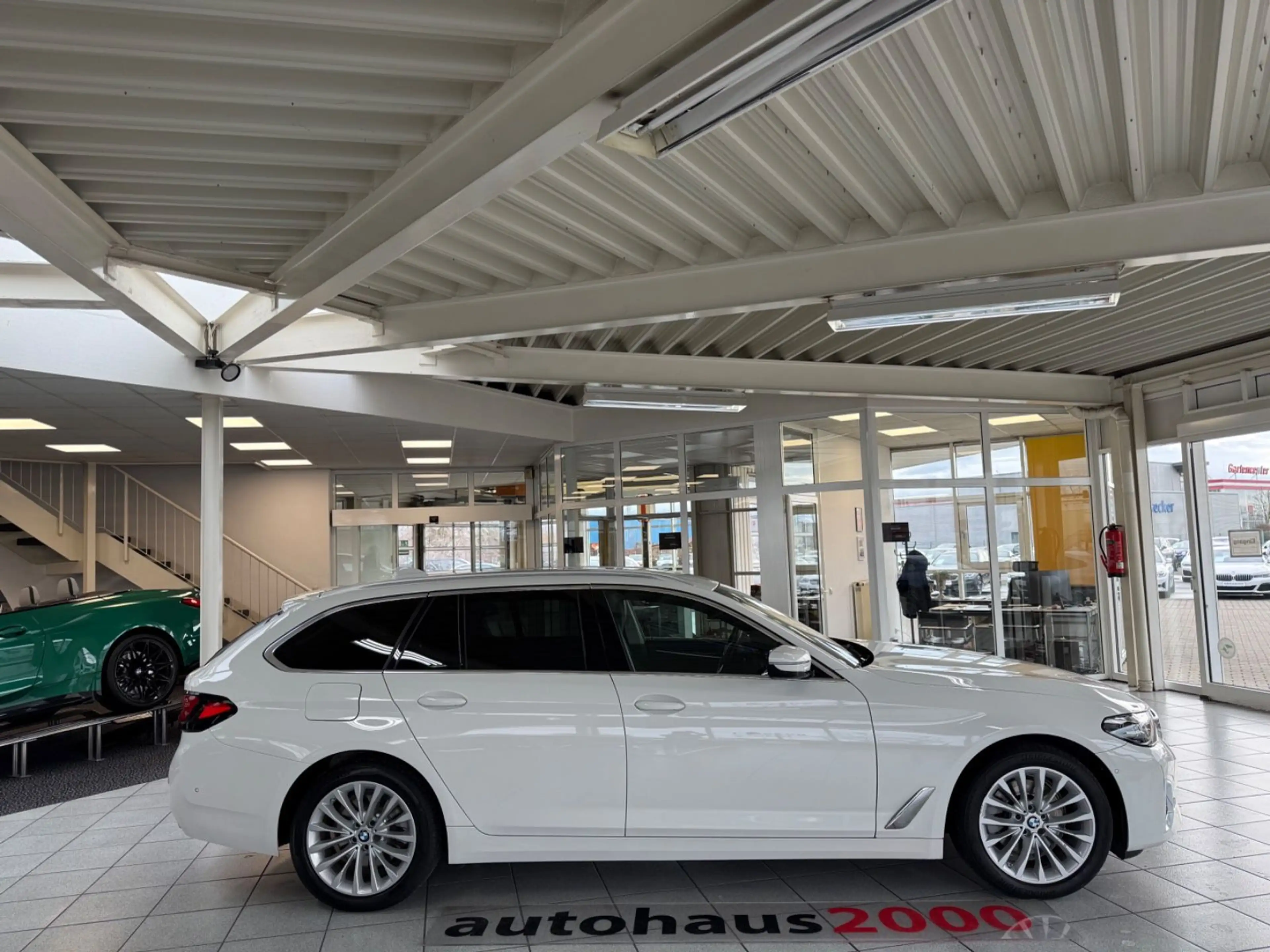 BMW 520 d xDrive Luxury Line AUT./LED/CAM/H&K/MASSAGE — photo 2