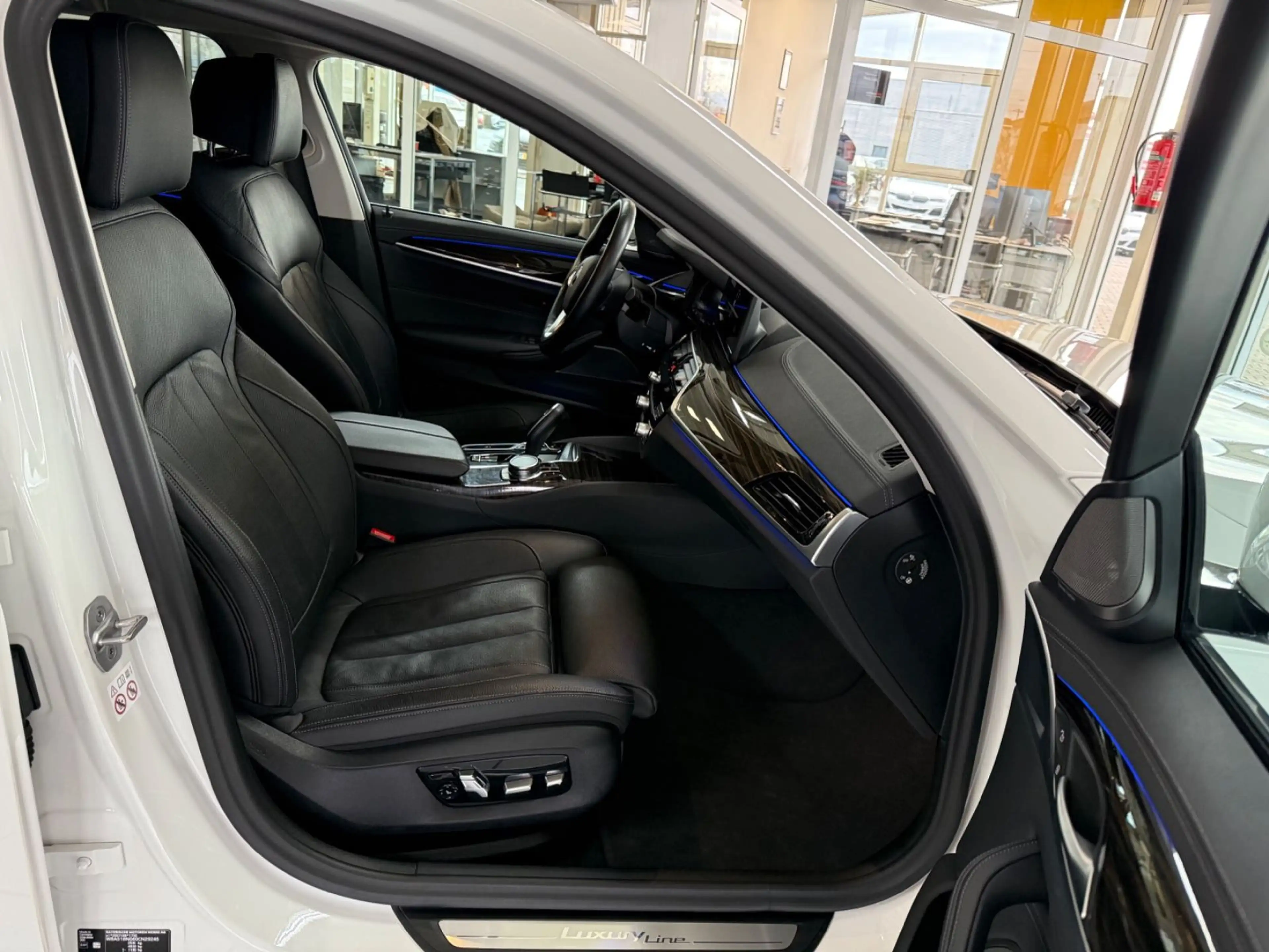 BMW 520 d xDrive Luxury Line AUT./LED/CAM/H&K/MASSAGE — photo 7
