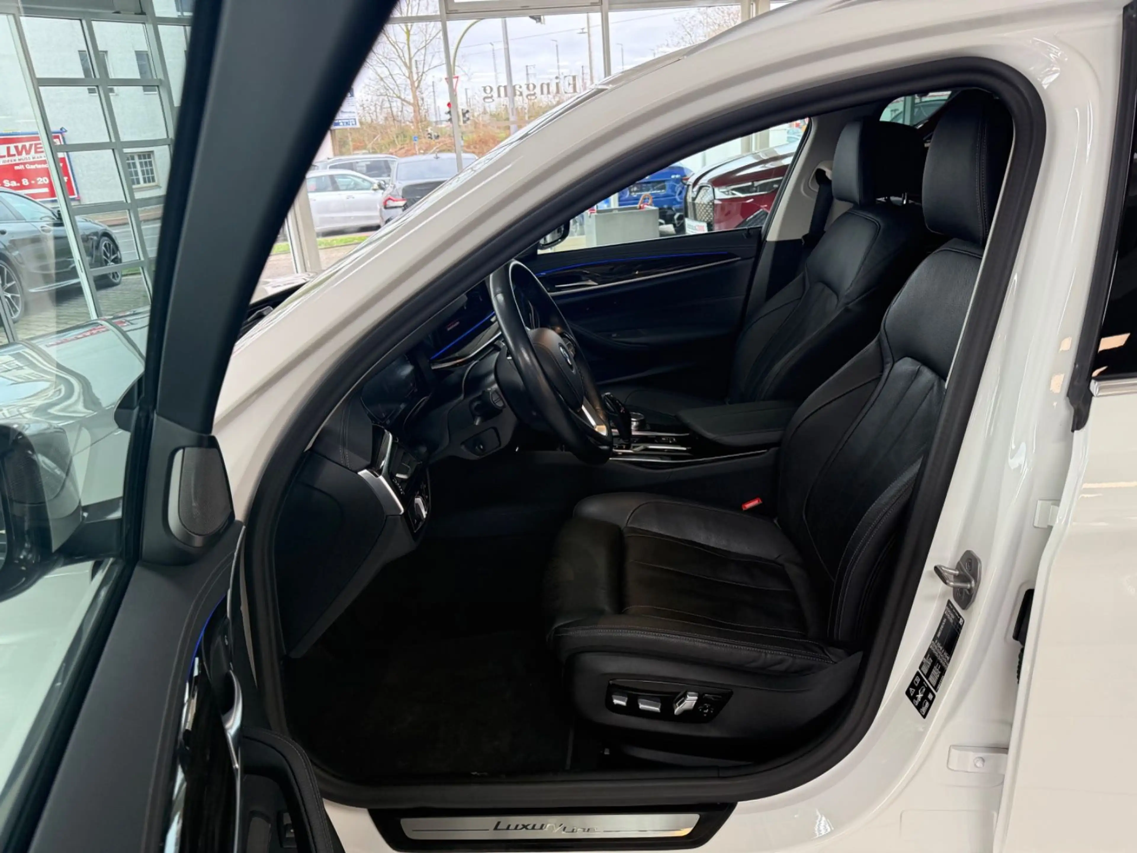 BMW 520 d xDrive Luxury Line AUT./LED/CAM/H&K/MASSAGE — photo 9