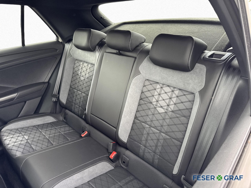 Volkswagen T-Roc 1.5 eTSI R-LINE AHK KAM NAVI ACC LED — photo 12