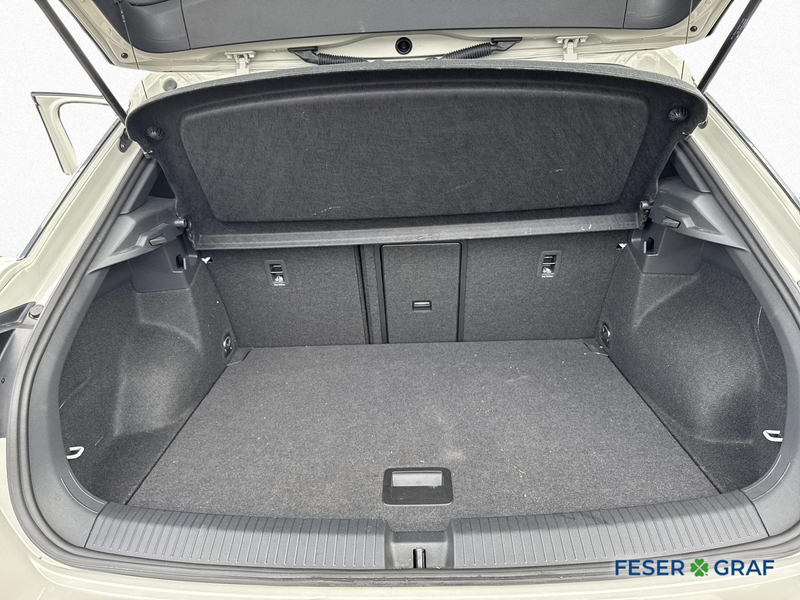 Volkswagen T-Roc 1.5 eTSI R-LINE AHK KAM NAVI ACC LED — photo 14