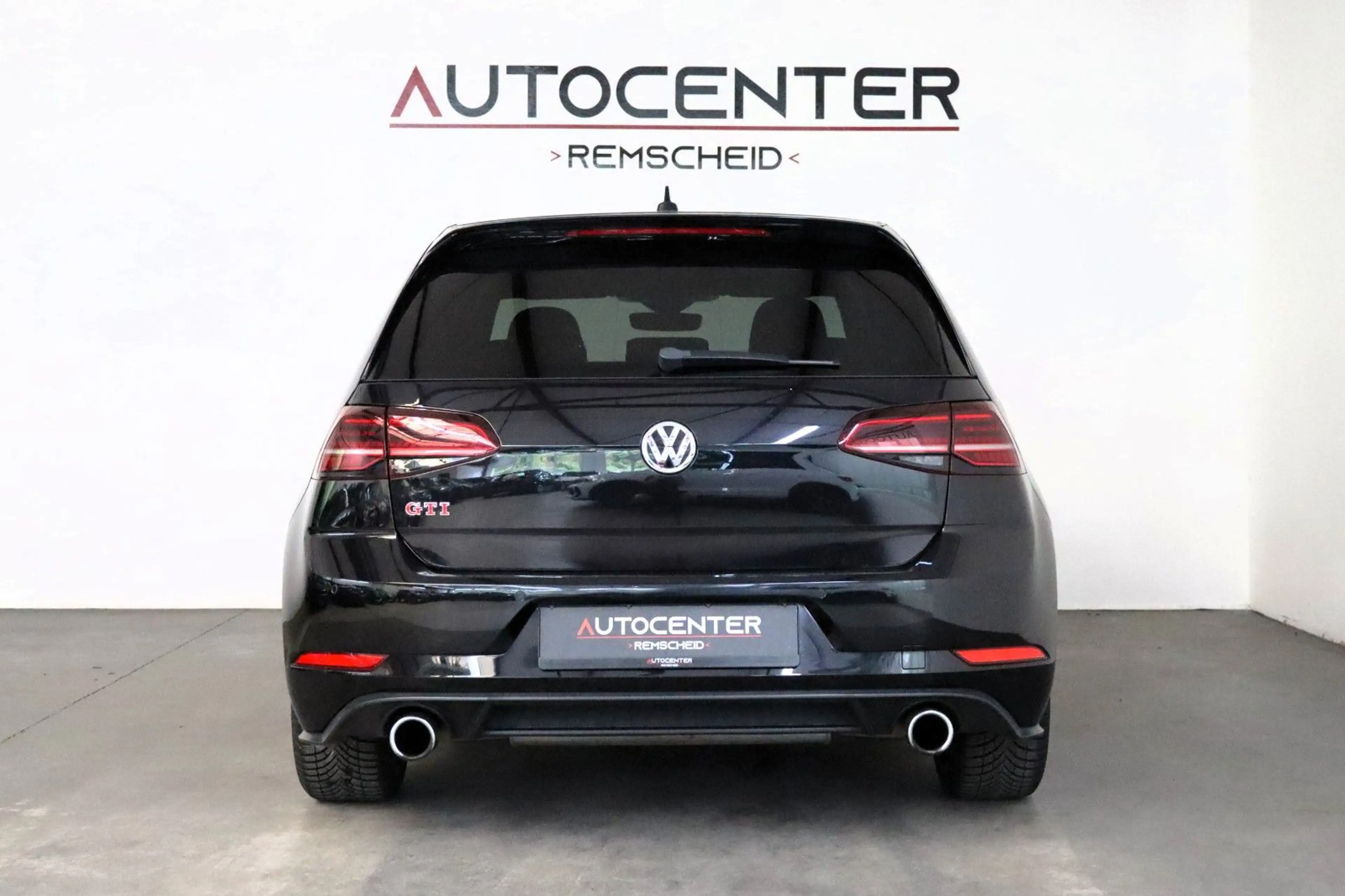 Volkswagen Golf VII GTI 2,0 TSI DSG Performance Virtual ACC — photo 5