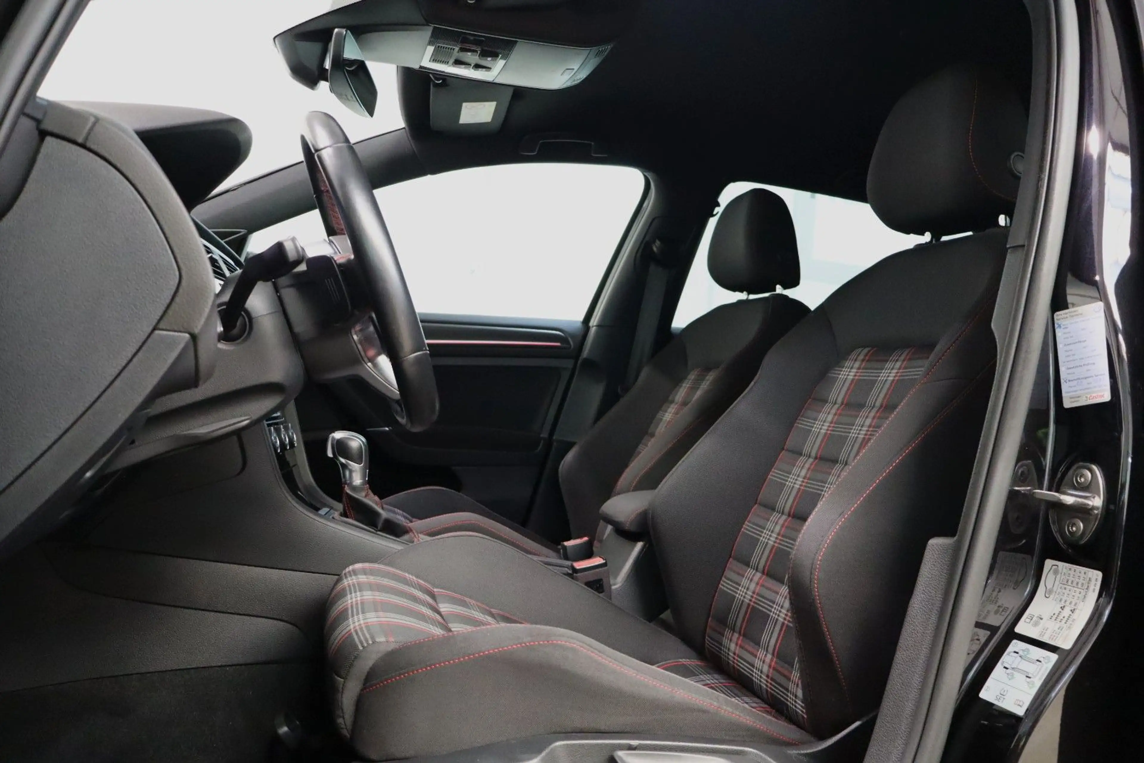 Volkswagen Golf VII GTI 2,0 TSI DSG Performance Virtual ACC — photo 6