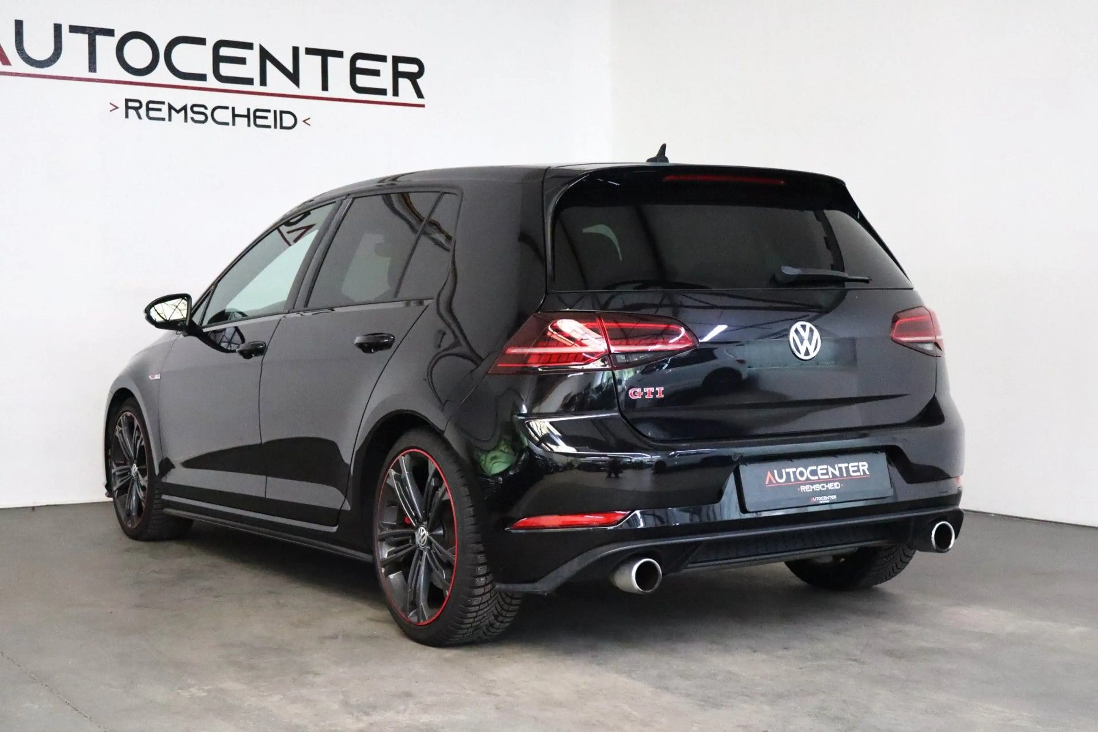 Volkswagen Golf VII GTI 2,0 TSI DSG Performance Virtual ACC — photo 4