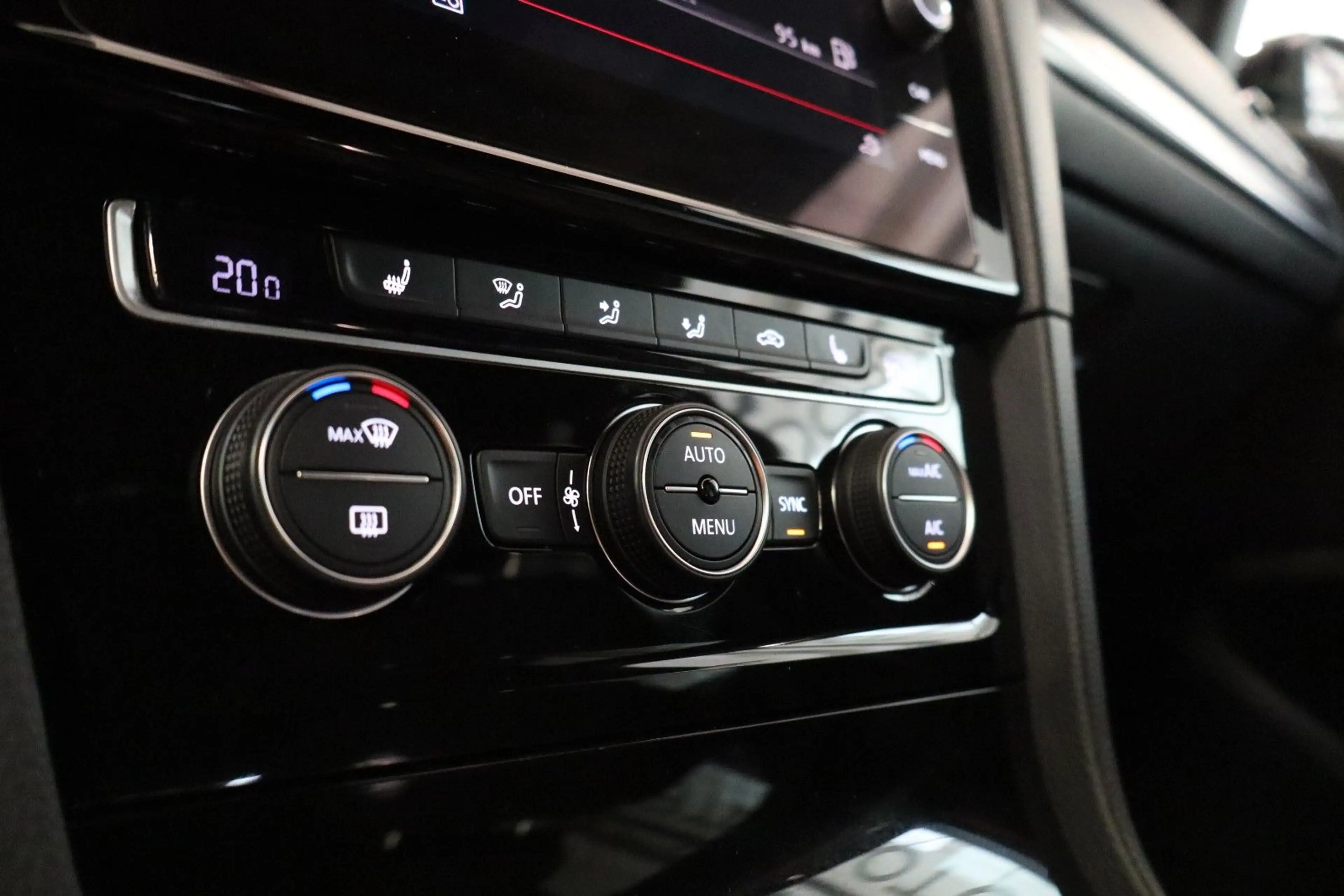 Volkswagen Golf VII GTI 2,0 TSI DSG Performance Virtual ACC — photo 12