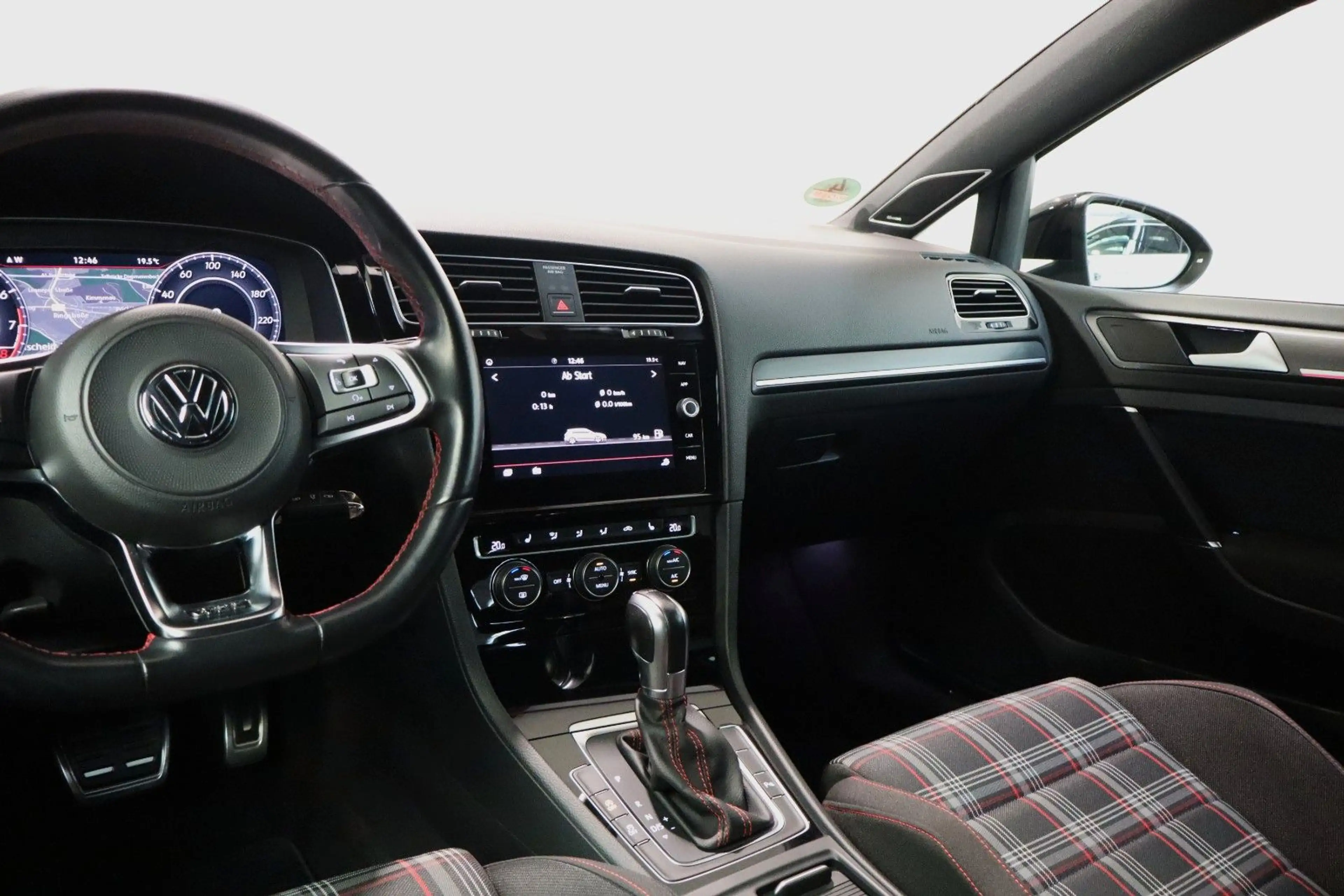 Volkswagen Golf VII GTI 2,0 TSI DSG Performance Virtual ACC — photo 8