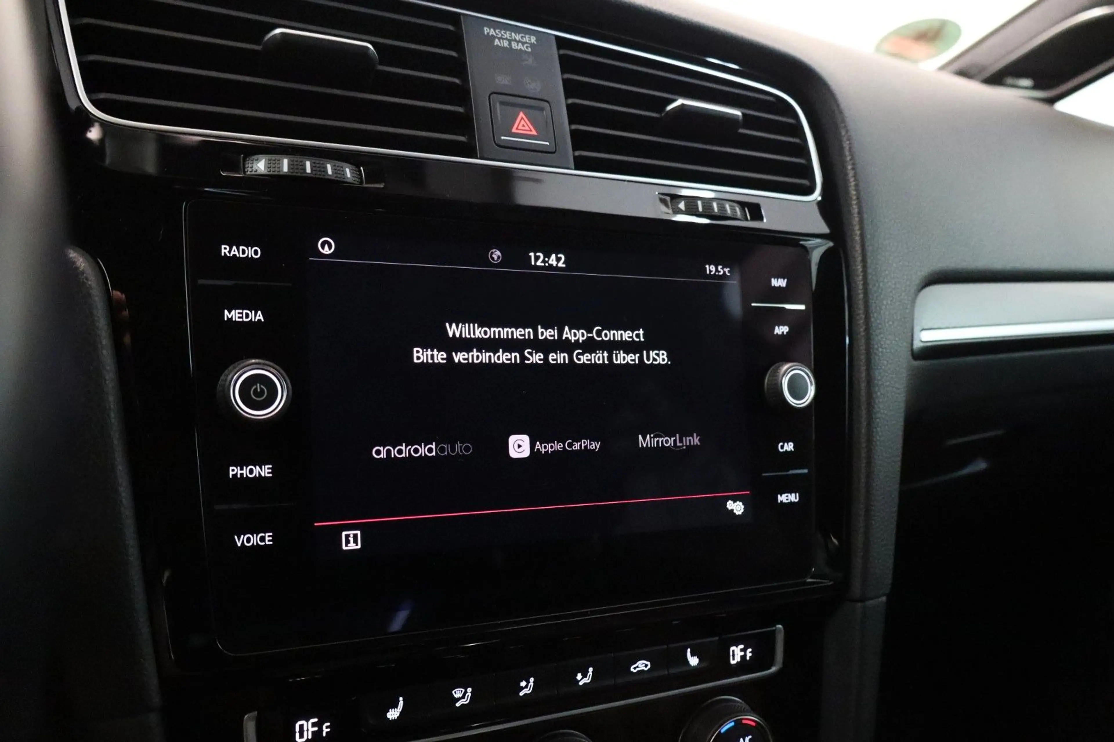 Volkswagen Golf VII GTI 2,0 TSI DSG Performance Virtual ACC — photo 10