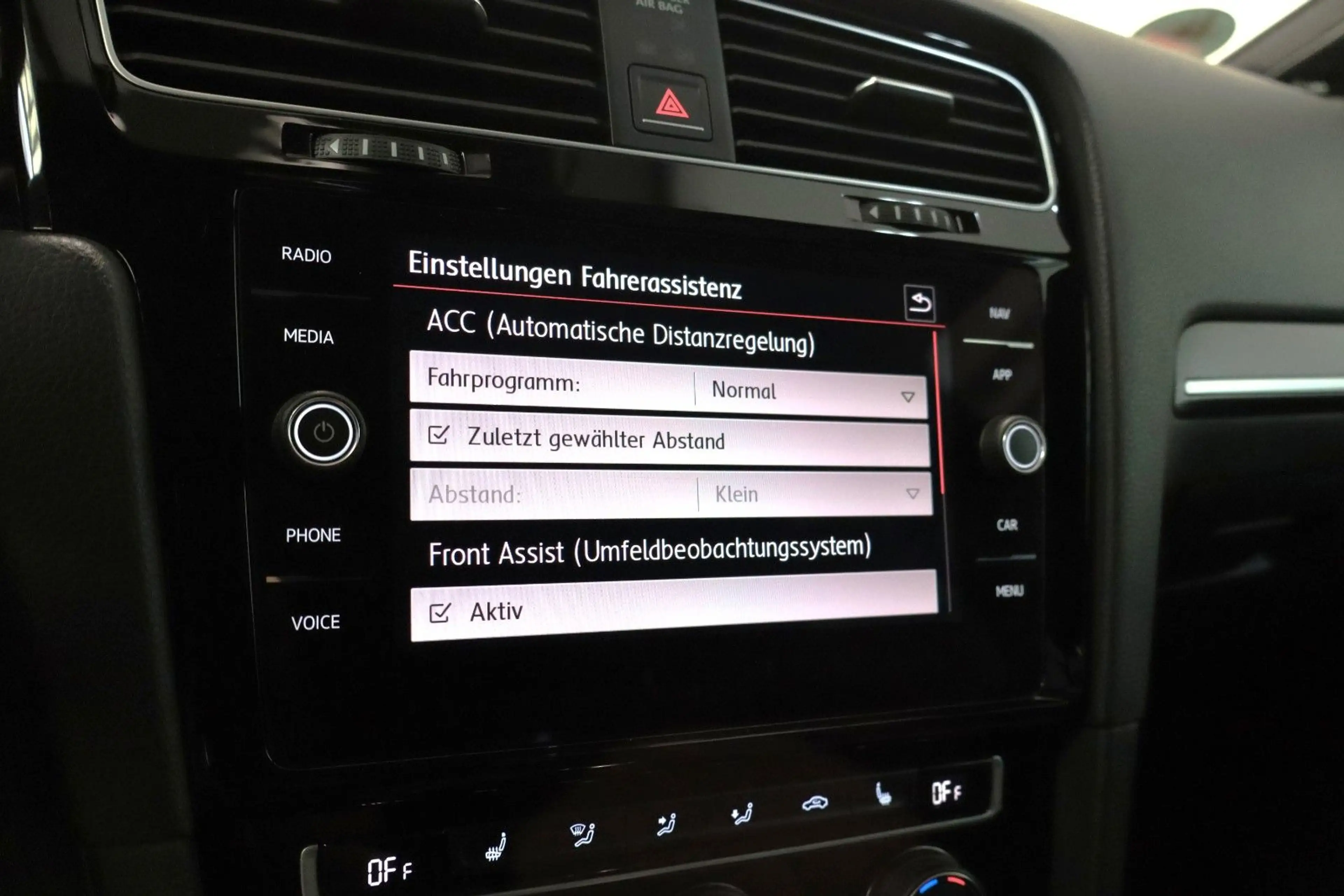 Volkswagen Golf VII GTI 2,0 TSI DSG Performance Virtual ACC — photo 11