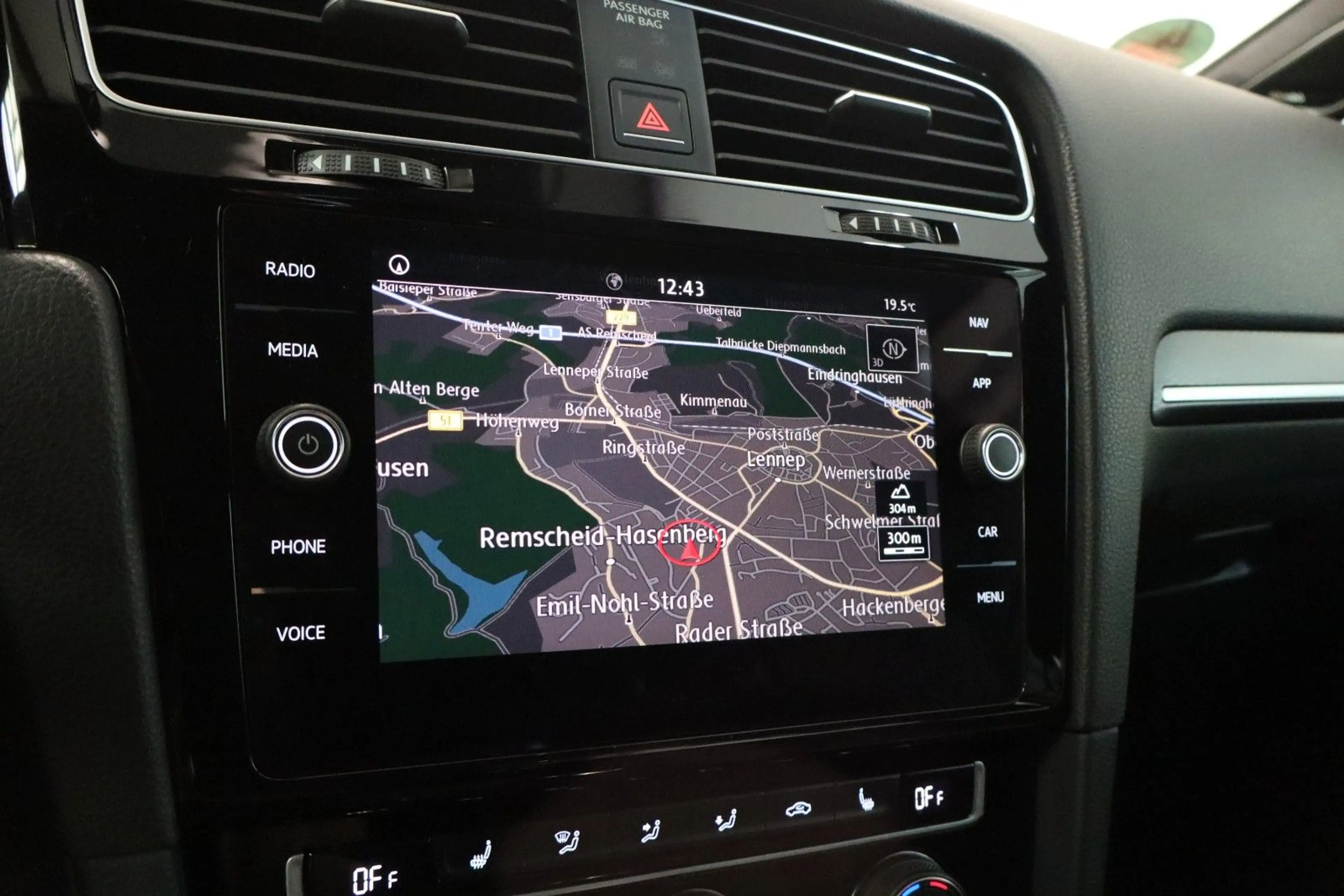 Volkswagen Golf VII GTI 2,0 TSI DSG Performance Virtual ACC — photo 9