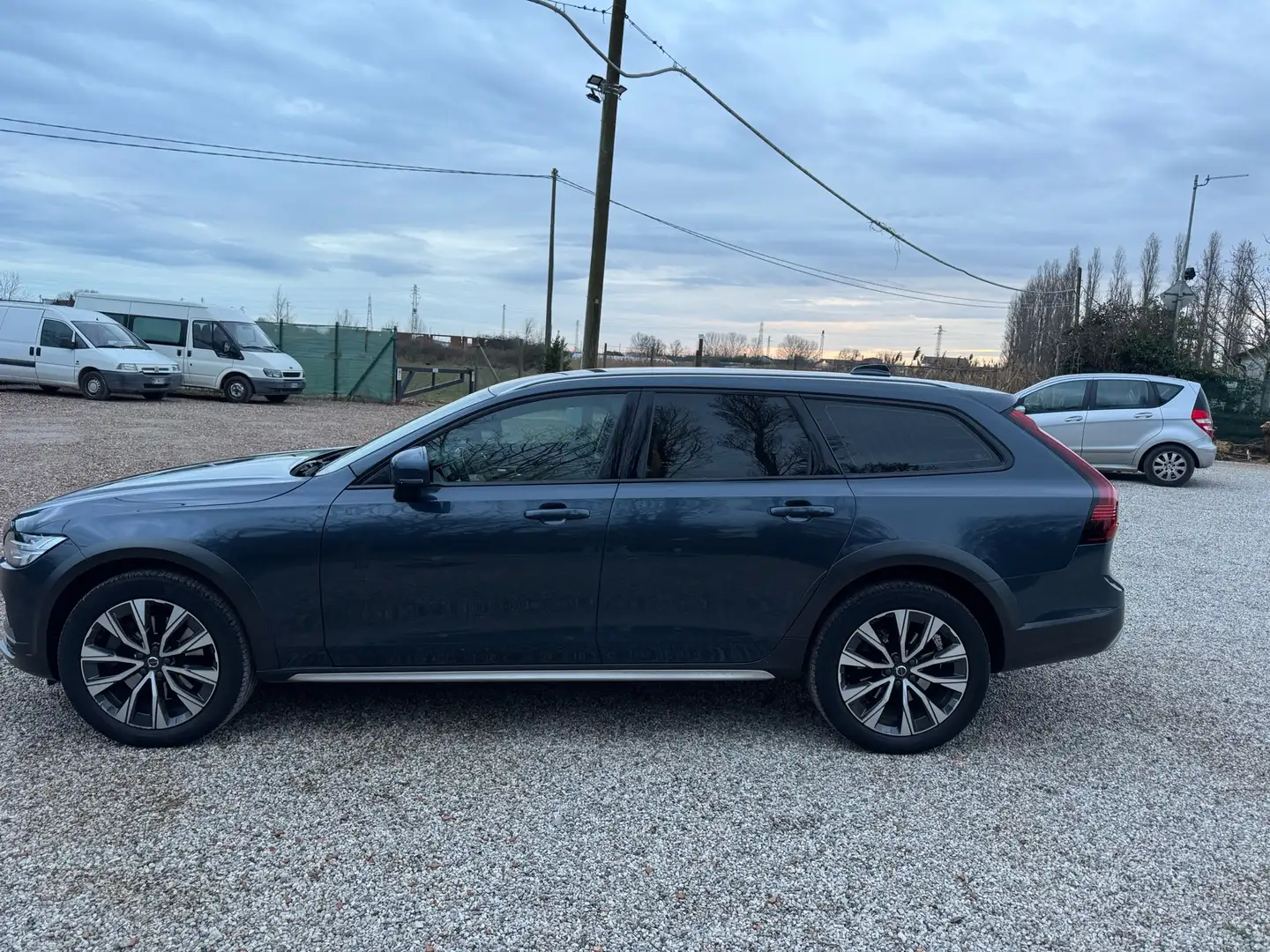 Volvo V90 Cross Country 2.0 b5 Business Pro awd auto - 2