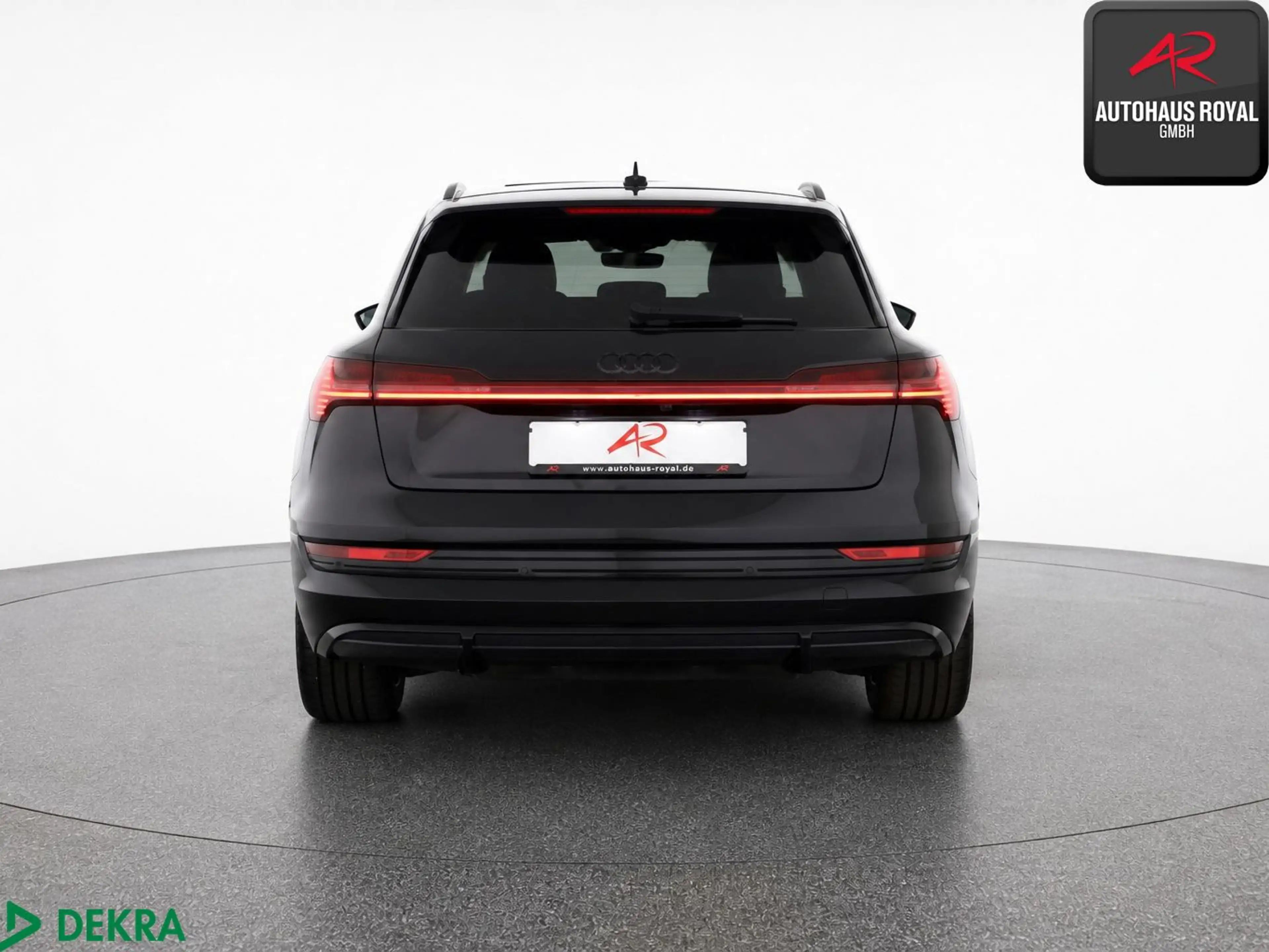 Audi e-tron 55 qu S LINE PANO,LUFT,MATRIX,HUD,B+O,AHK — photo 4