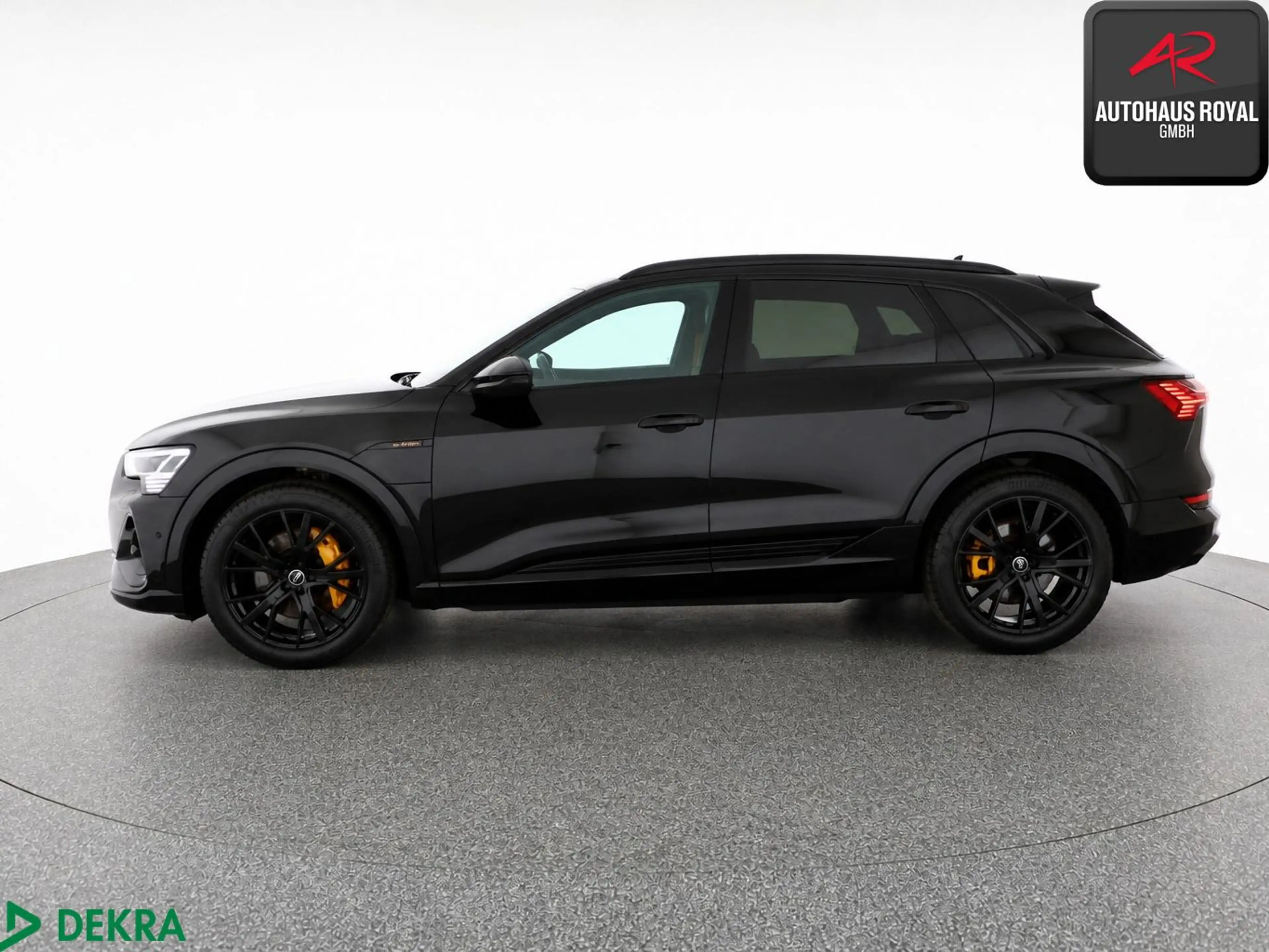 Audi e-tron 55 qu S LINE PANO,LUFT,MATRIX,HUD,B+O,AHK — photo 2