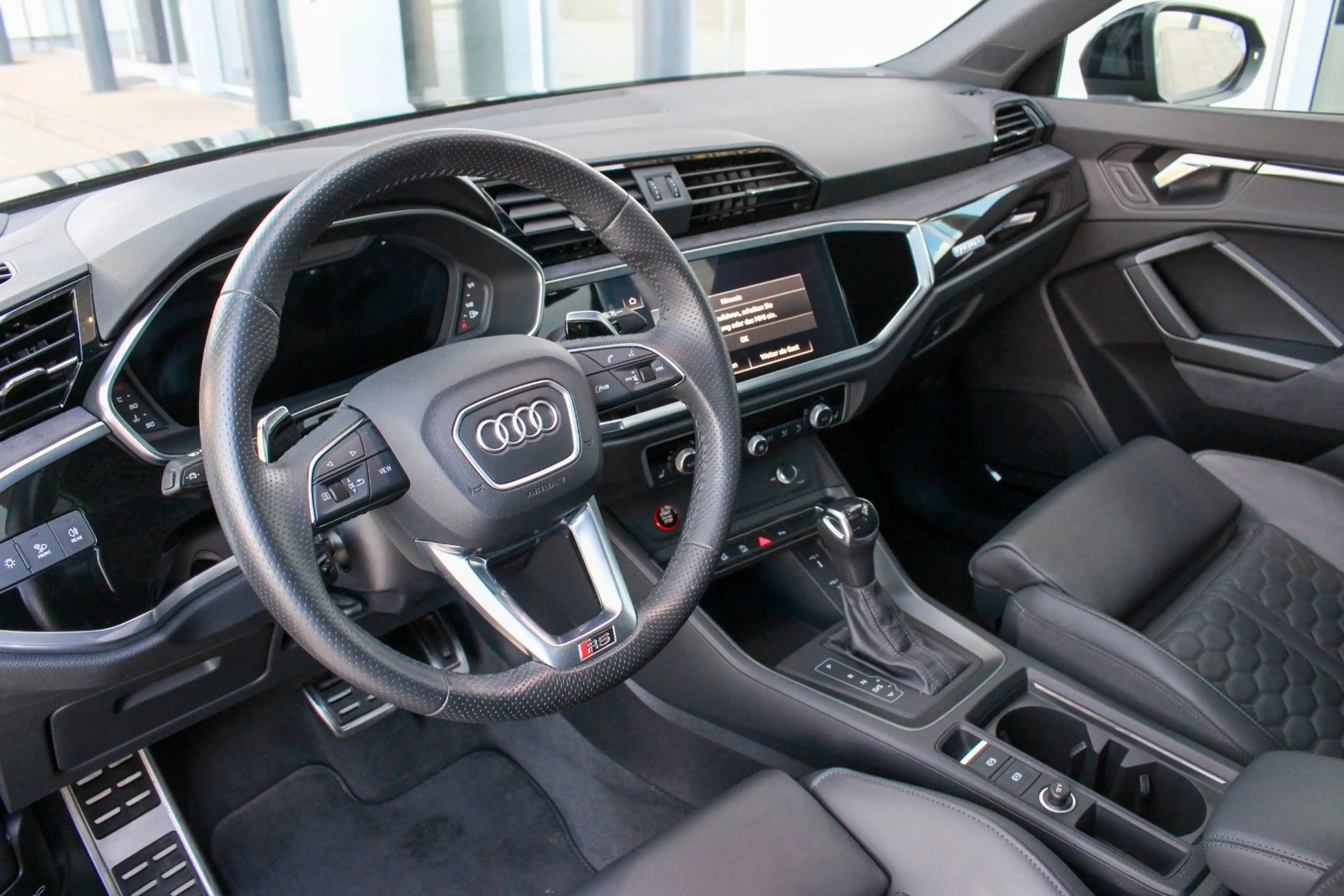 Audi RS Q3 Sportback / PANO / NAPPA / SONOS / 21 ZOLL — photo 11