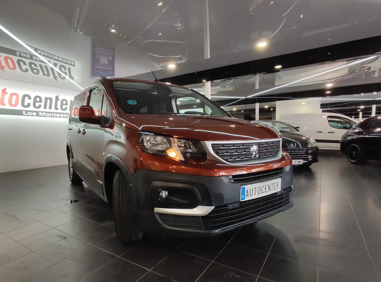 Peugeot Rifter 1.2 PureTech S&S Long Active NAV+ 110 Rot - 2