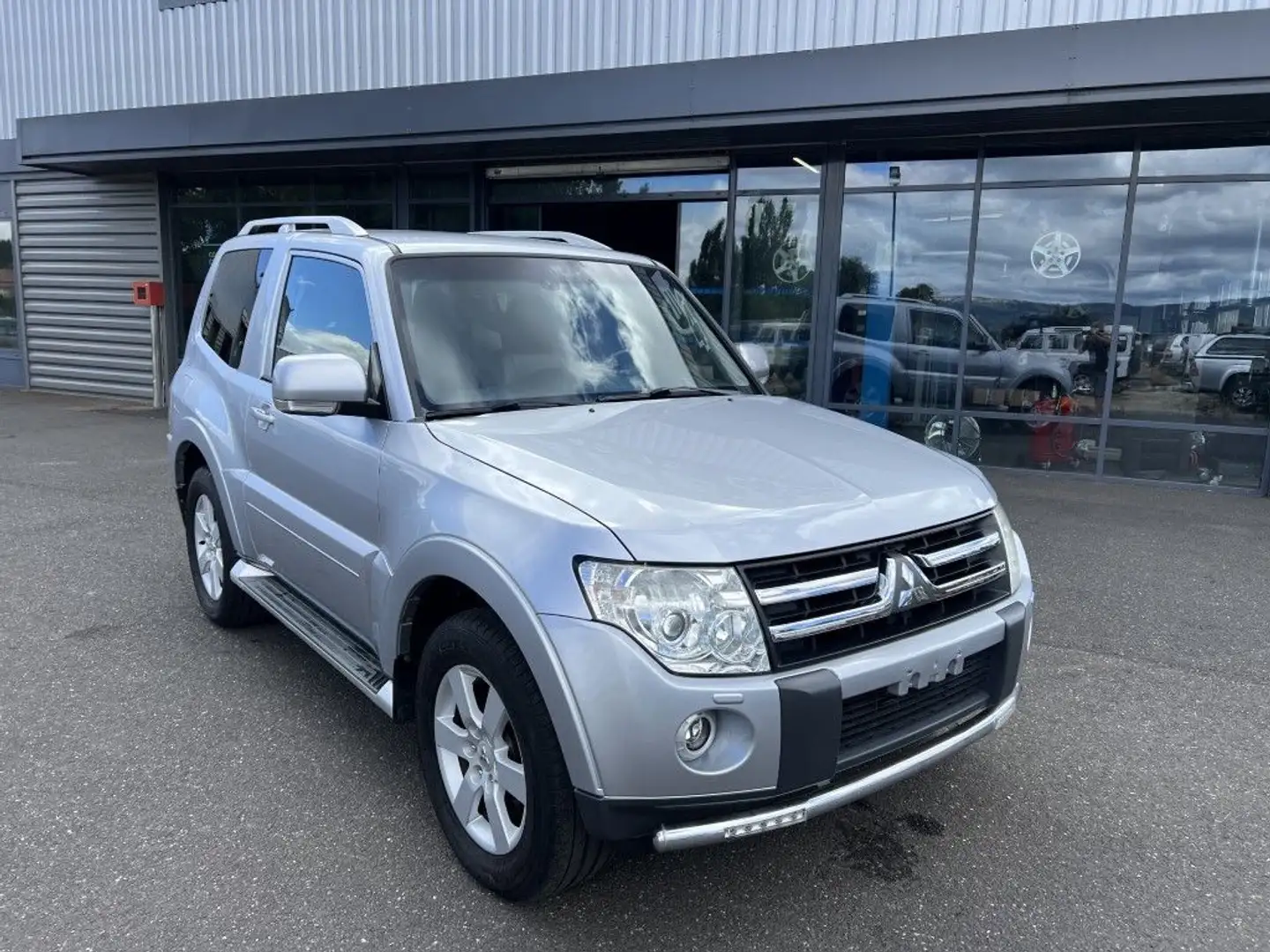 Mitsubishi Pajero 3.2 DID 200 CV Instyle Boite mécanique Gris - 2