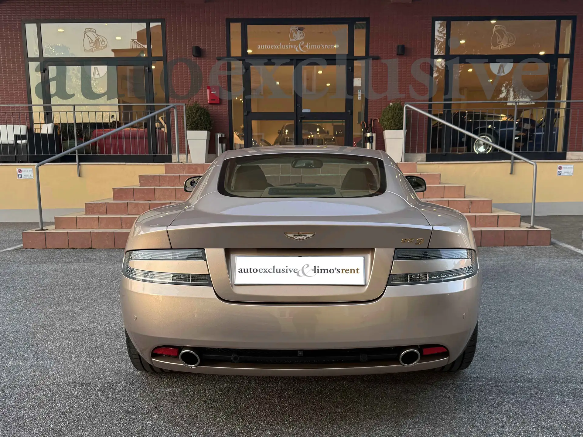 애스턴마틴 DB9 2010 실버 사진 5