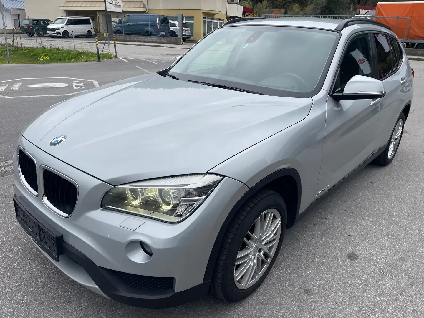 BMW X1 18 d xDrive Grau - 1