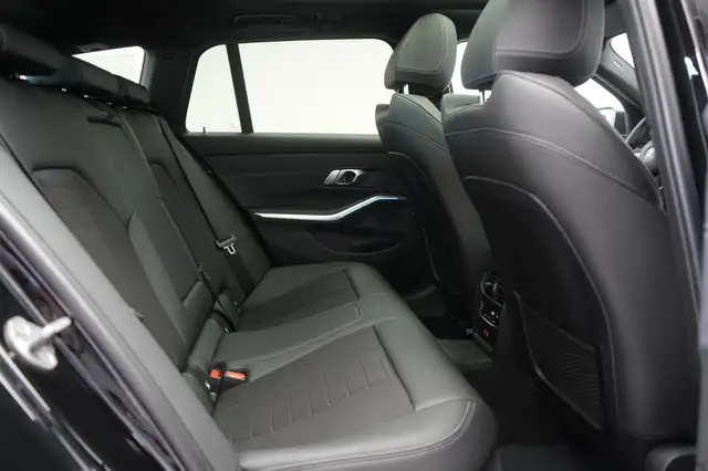 BMW 3 Series view 9