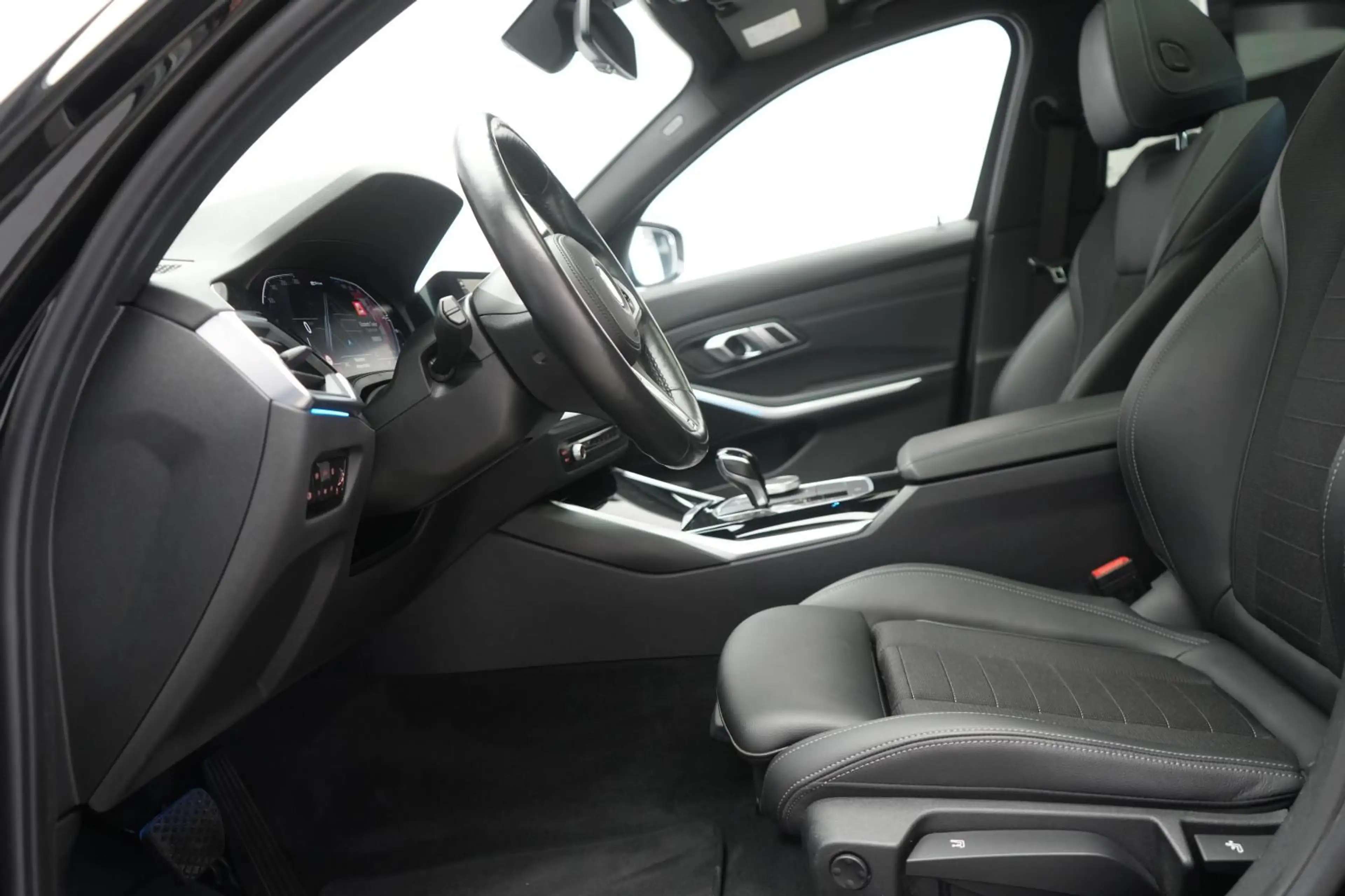 BMW 330 e Touring Sport Line Temp/Kamera/HUD/Pano/Vi — photo 10