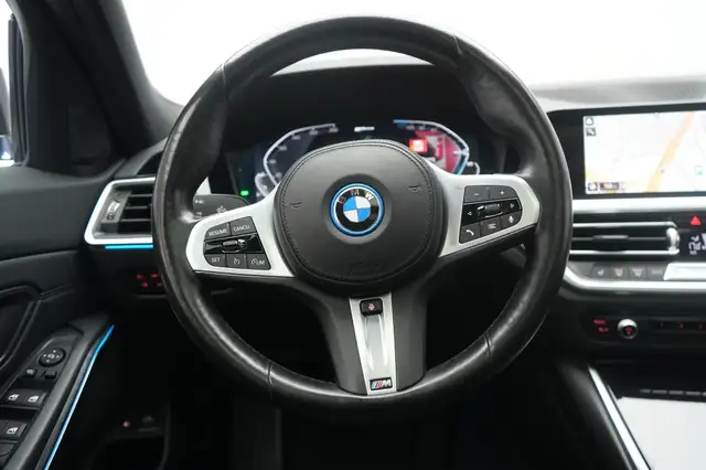 BMW 3 Series view 15
