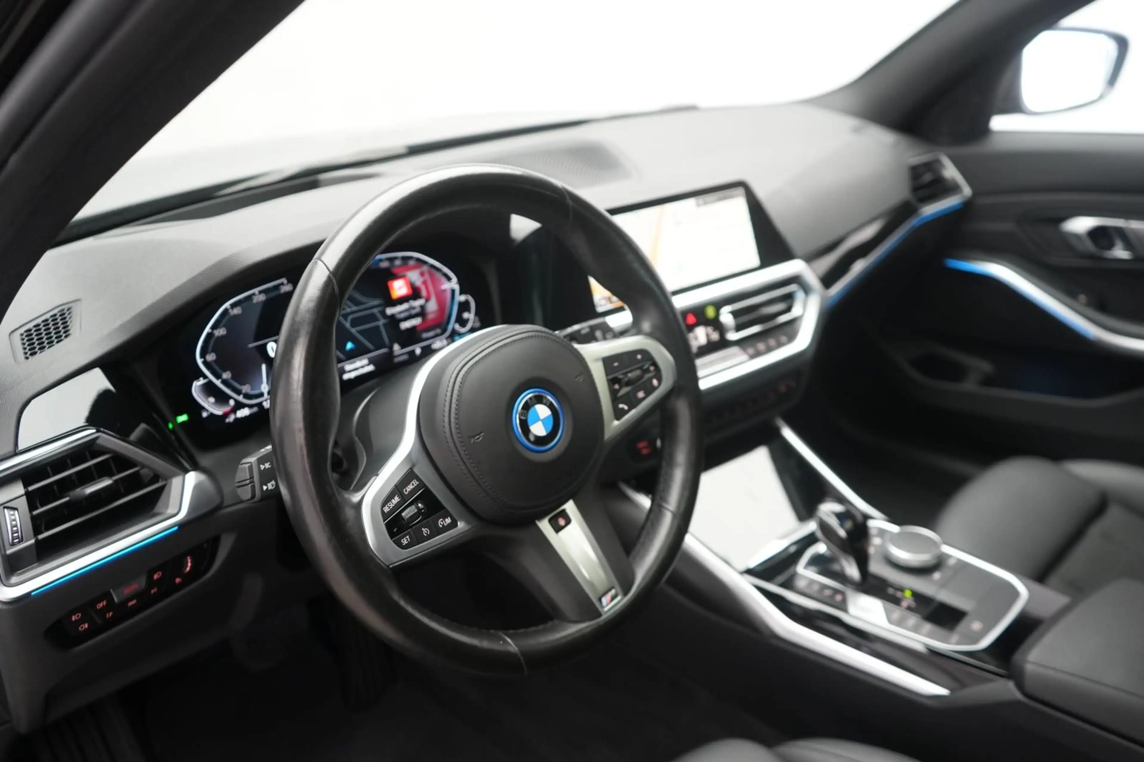 BMW 330 e Touring Sport Line Temp/Kamera/HUD/Pano/Vi — photo 13
