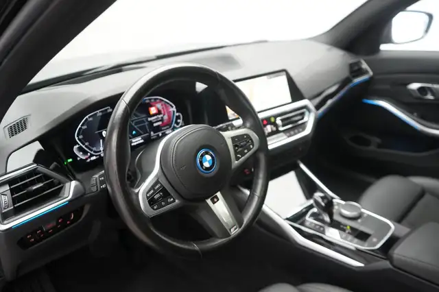 BMW 3 Series view 13