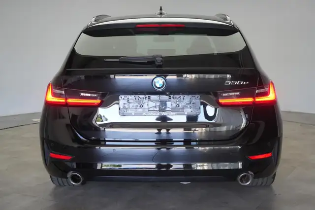 BMW 3 Series view 5