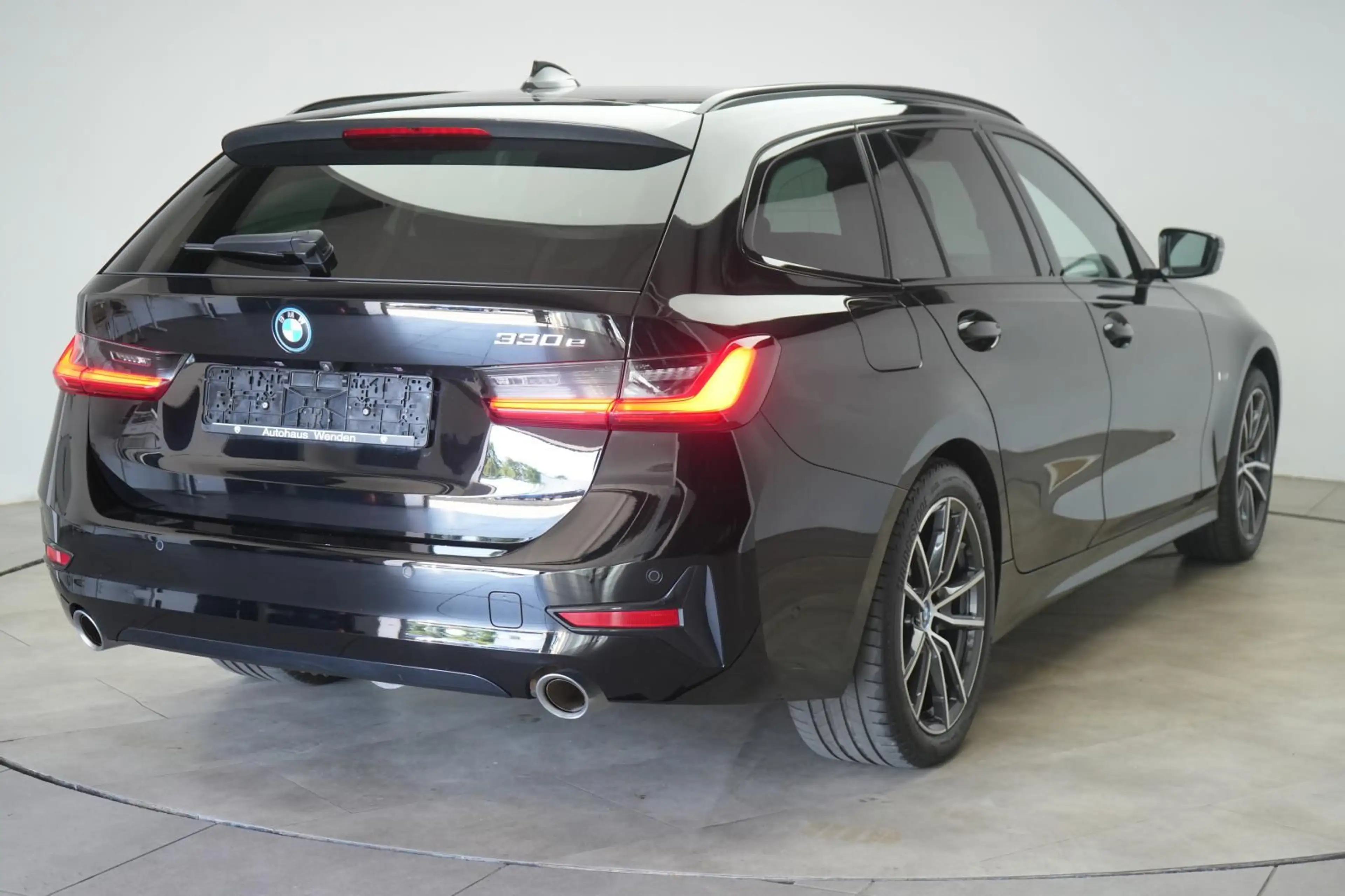 BMW 330 e Touring Sport Line Temp/Kamera/HUD/Pano/Vi — photo 6
