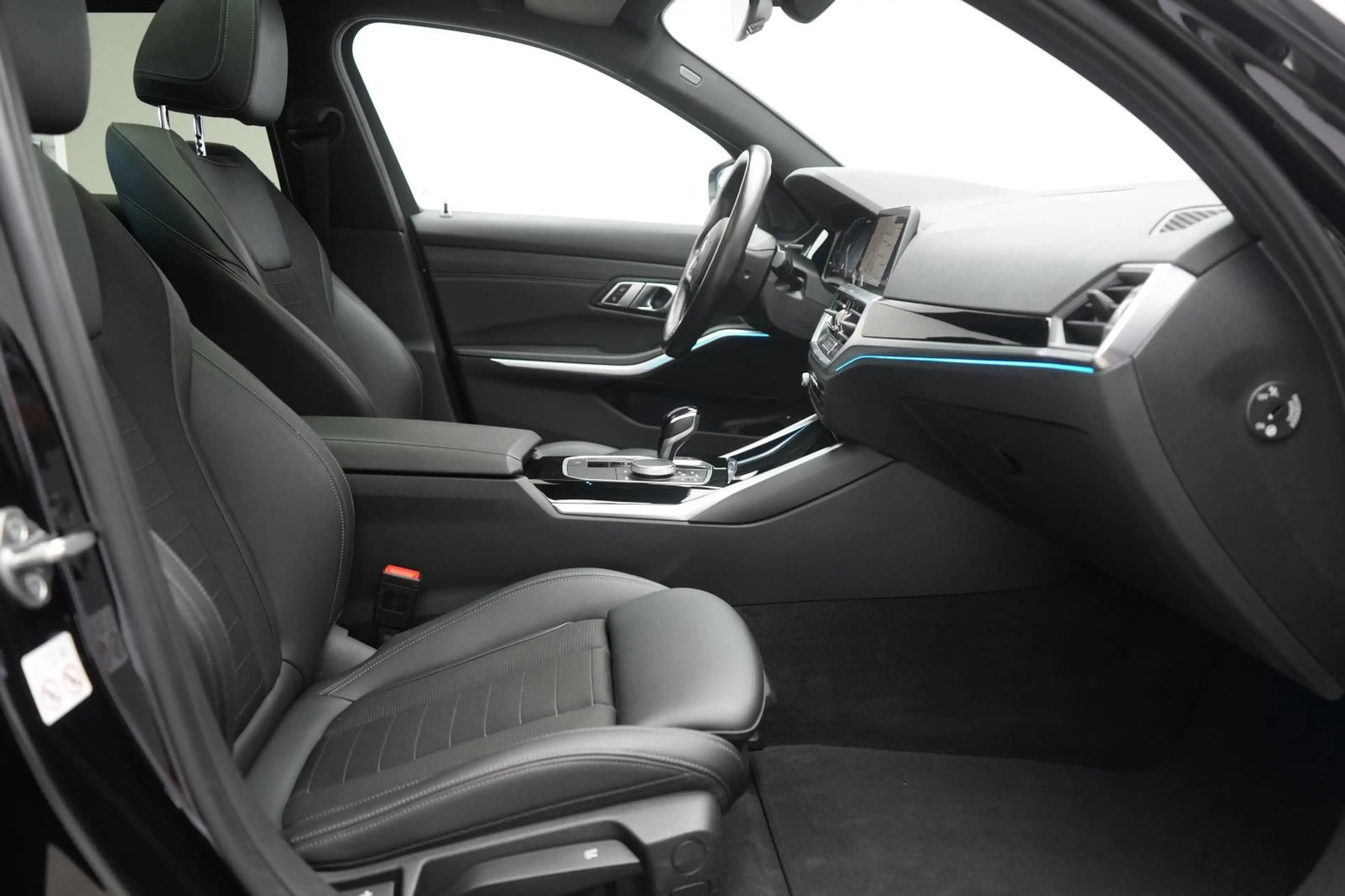 BMW 330 e Touring Sport Line Temp/Kamera/HUD/Pano/Vi — photo 7