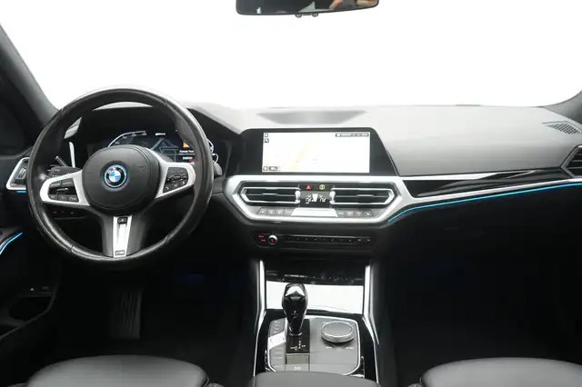 BMW 3 Series view 14