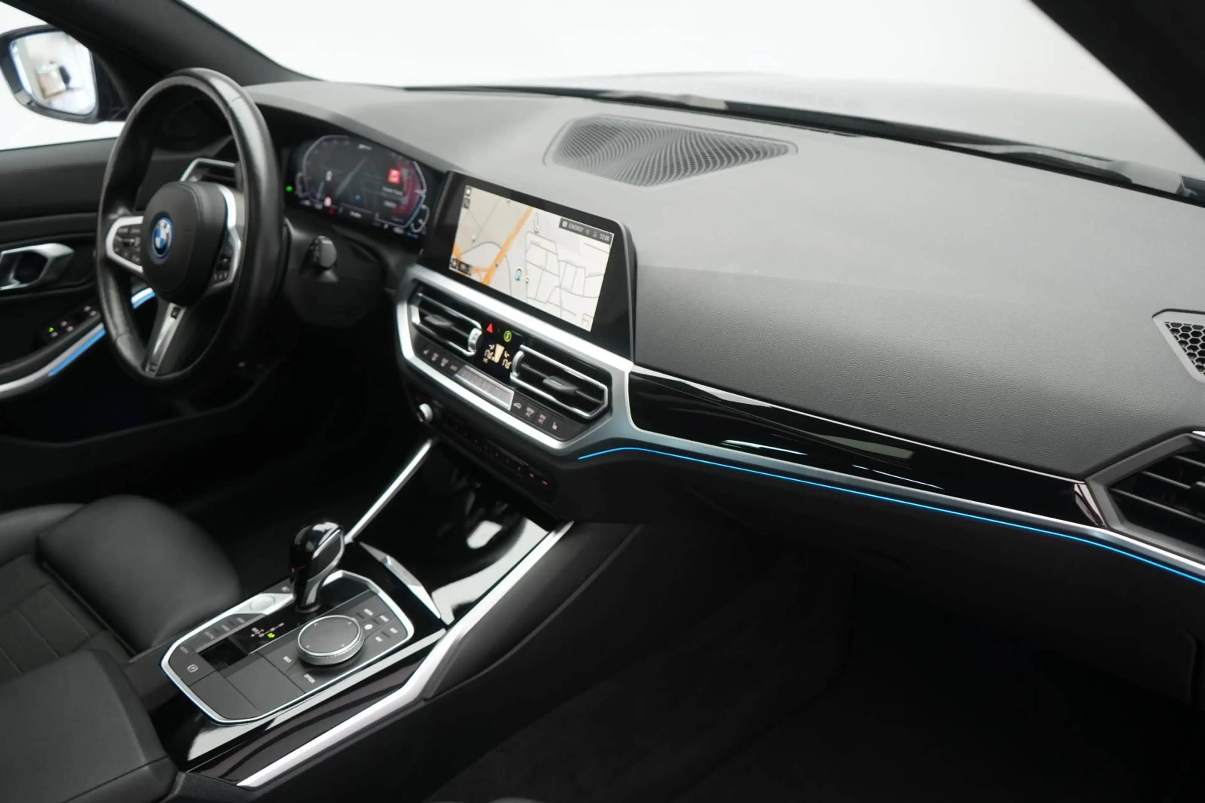 BMW 330 e Touring Sport Line Temp/Kamera/HUD/Pano/Vi — photo 8