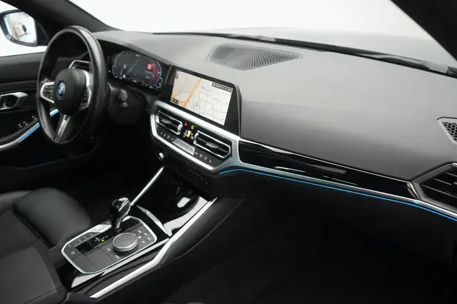 BMW 3 Series view 8