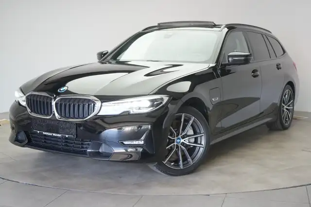 BMW 3 Series view 3