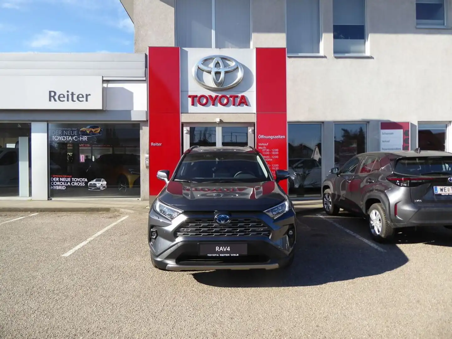 Toyota RAV 4 2,5 Hybrid Active + Winterpaket 2WD Aut. Grau - 1