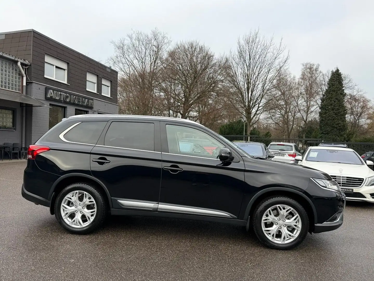 Mitsubishi Outlander Diamant 2WD 1Hd/Navi/LED/Kamera/AHK/19 Zwart - 2