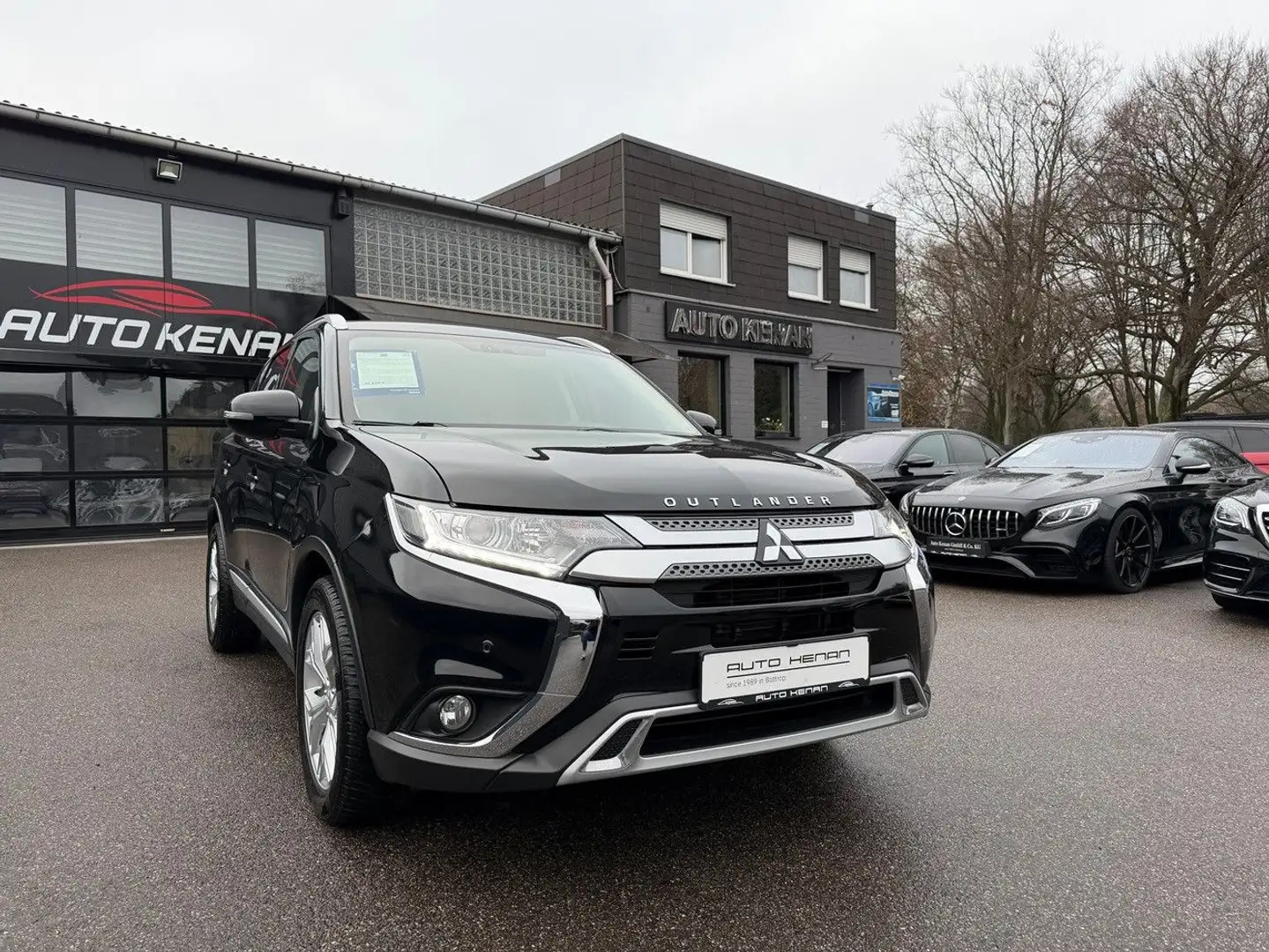 Mitsubishi Outlander Diamant 2WD 1Hd/Navi/LED/Kamera/AHK/19 Zwart - 1
