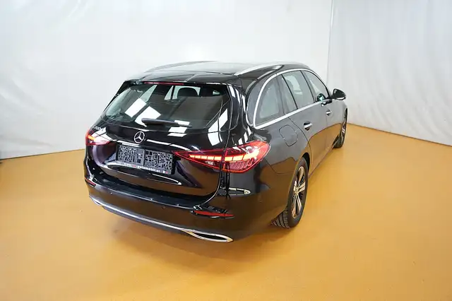 Mercedes-Benz C-Class view 4