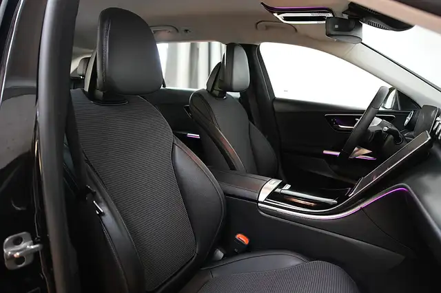 Mercedes-Benz C-Class view 20