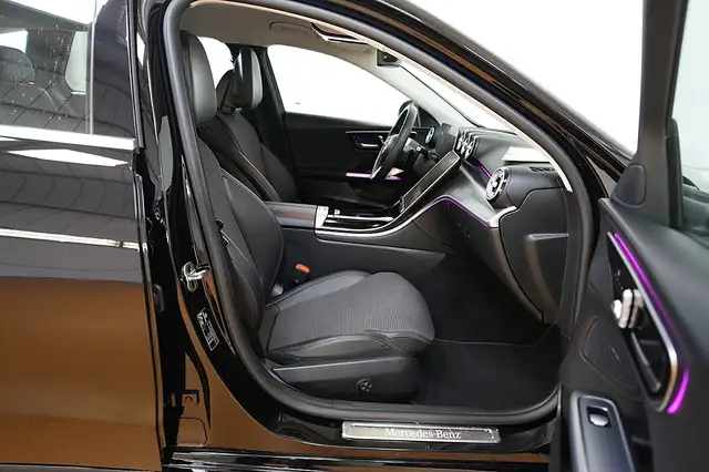 Mercedes-Benz C-Class view 18