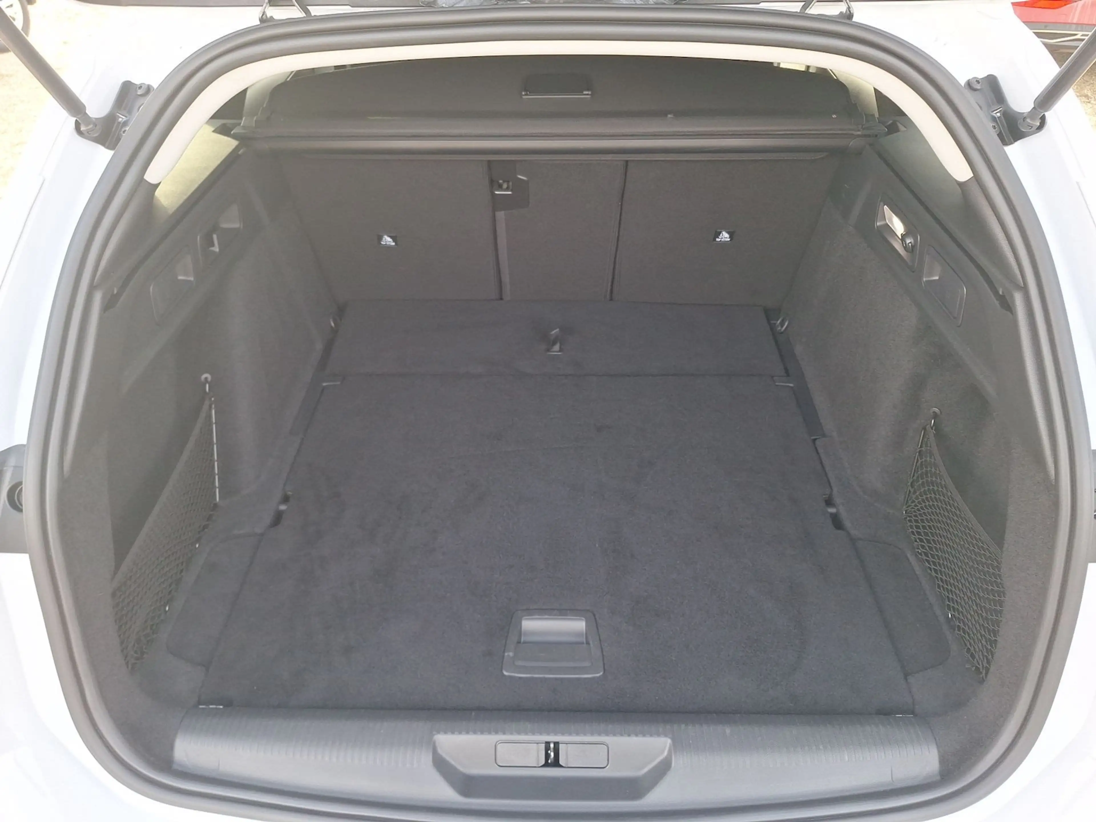 Peugeot 308 Allure LED*adapt.Tempomat*Kamera*Winterpaket — photo 11