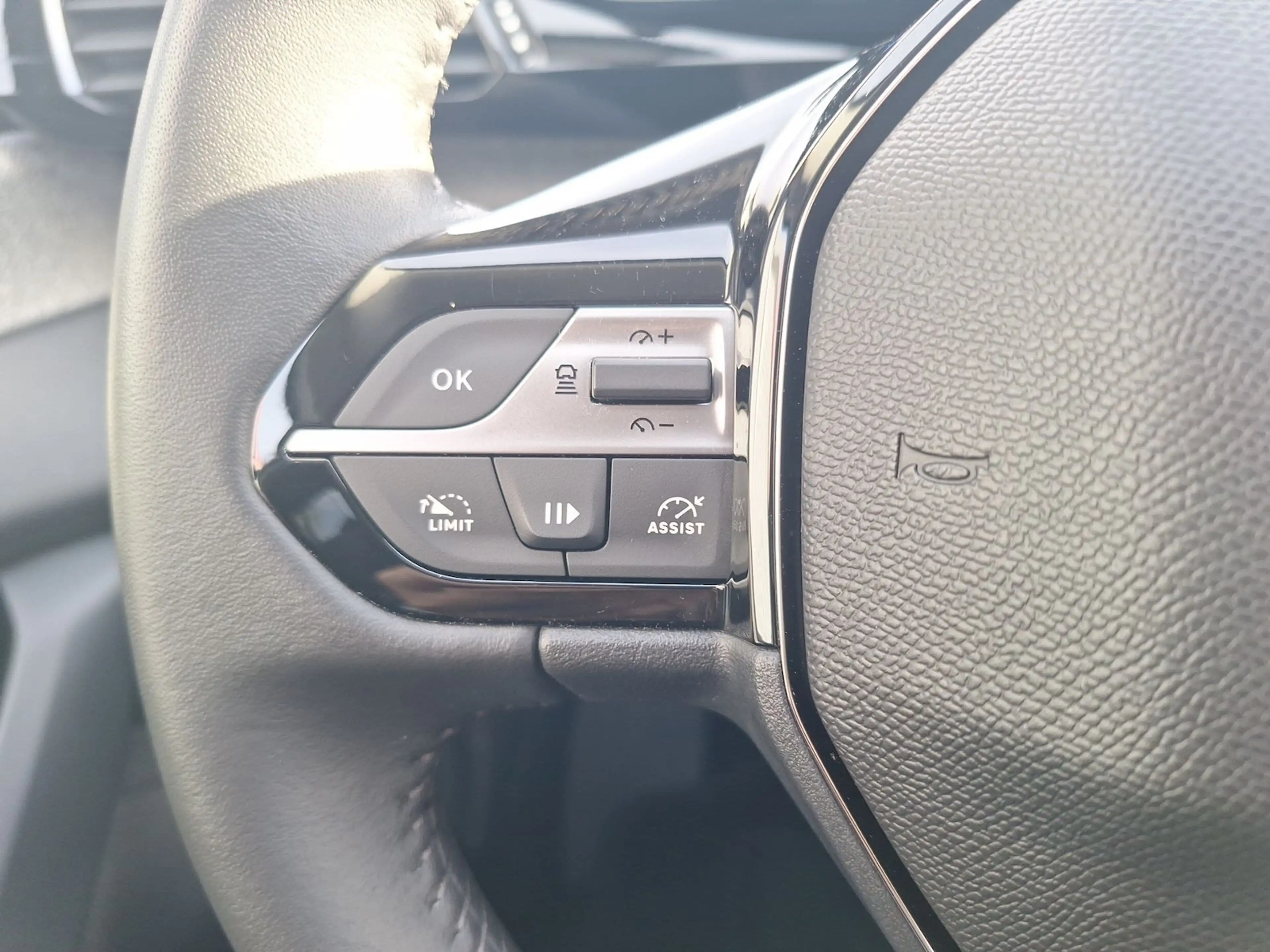 Peugeot 308 Allure LED*adapt.Tempomat*Kamera*Winterpaket — photo 15